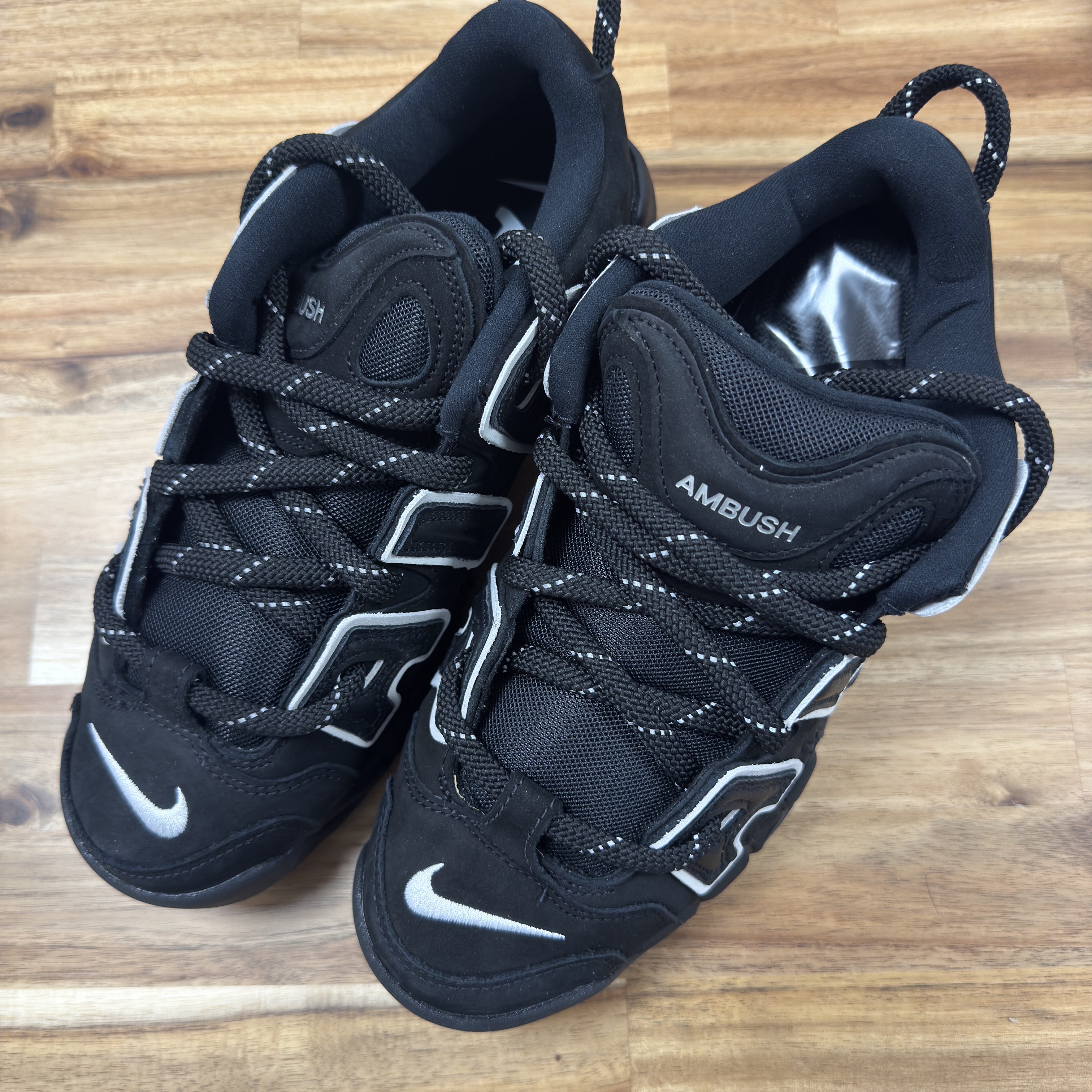 Nike x Ambush Air More Uptempo Low Black and White 착용 스타일 - 1