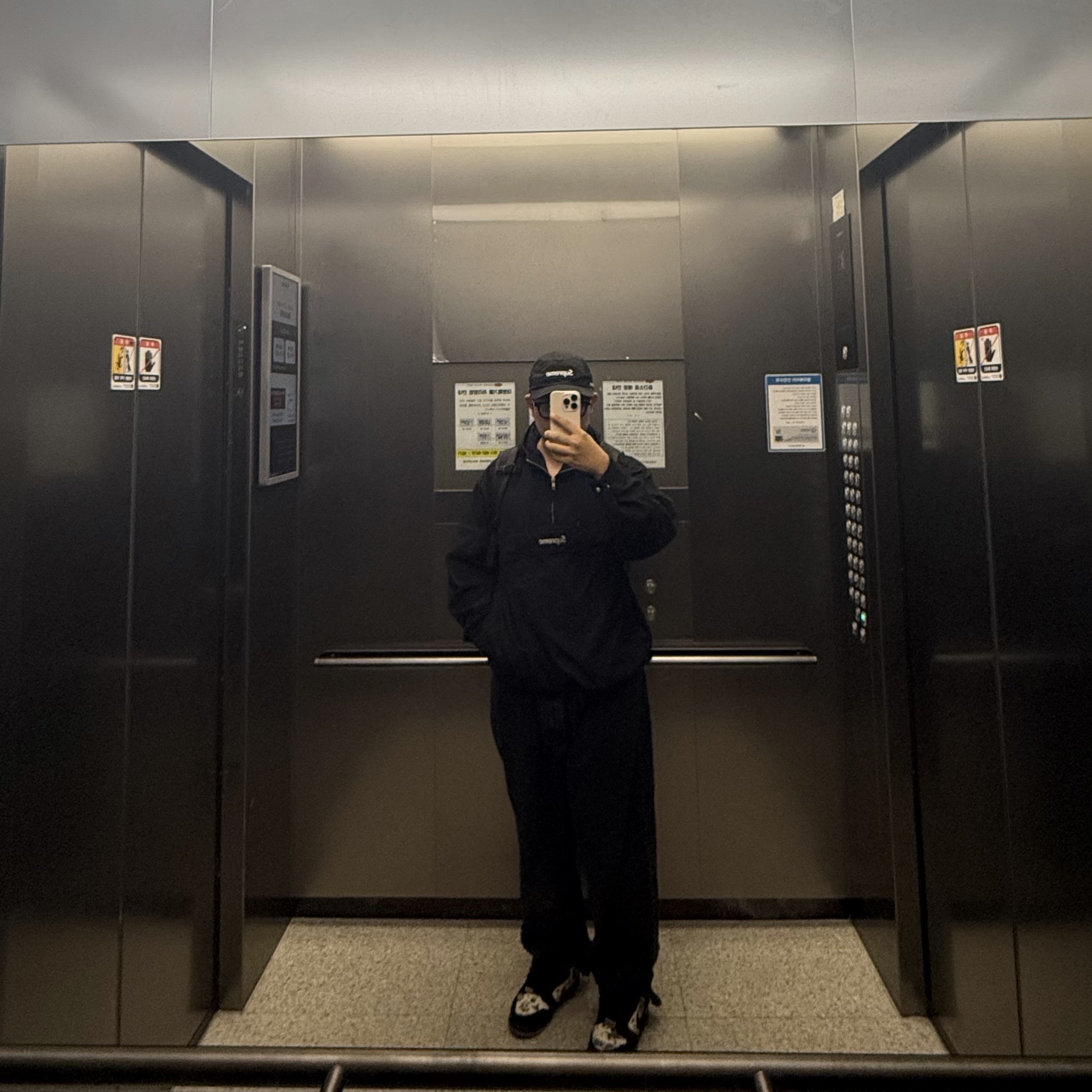 Supreme Cotton Utility Anorak Black - 24SS, Supreme Baggy Jean Black - 22FW 착용 스타일