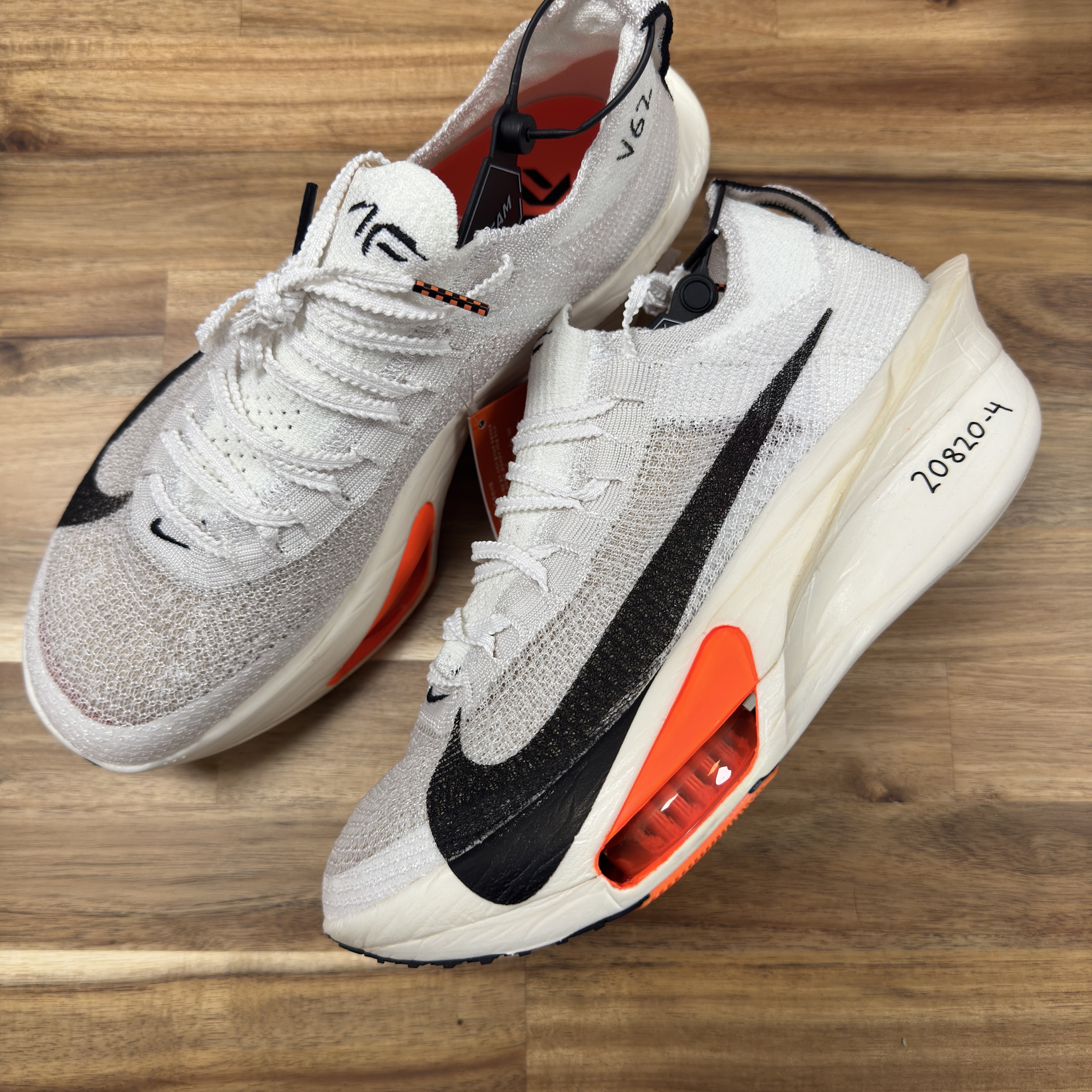 Nike Air Zoom Alphafly Next% 3 Proto White Total Orange 착용 스타일 - 2