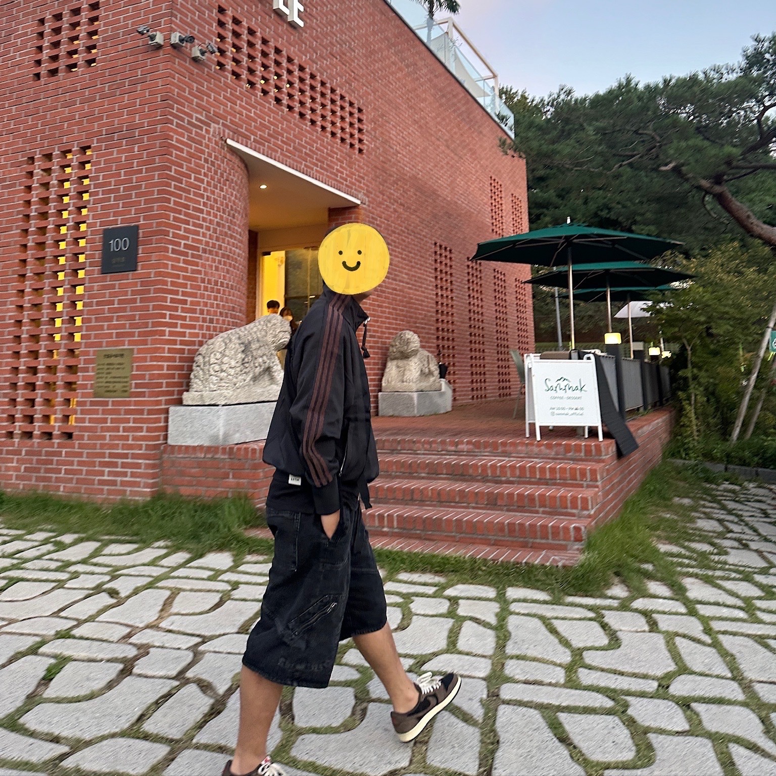 Adidas x Song for the Mute Track Jacket Black - KR Sizing, Jordan 1 x Travis Scott Retro Low OG SP Mocha 착용 스타일