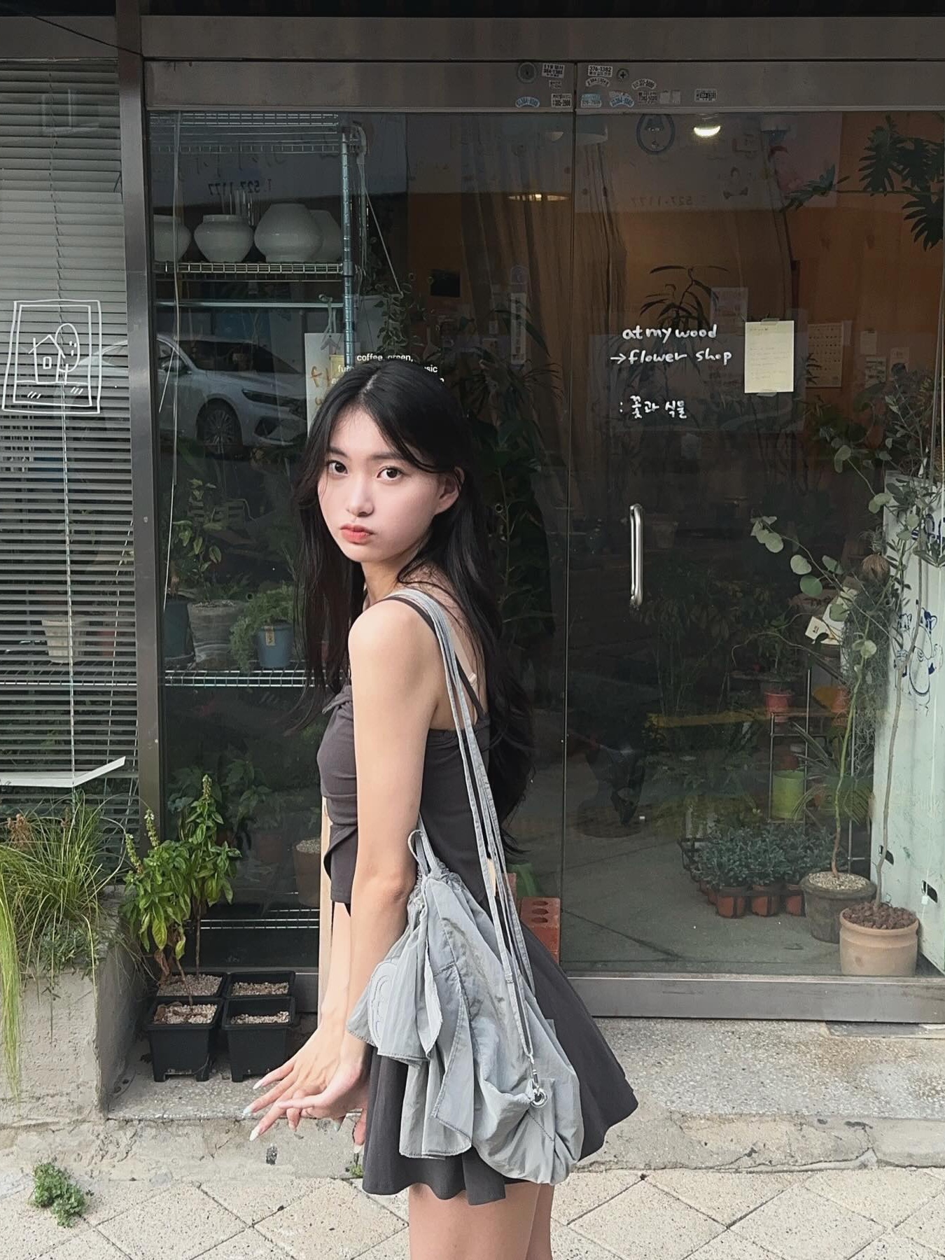 Athe Vanessabruno Prill Backpack And Shoulder Bag Gray 착용 스타일 - 1