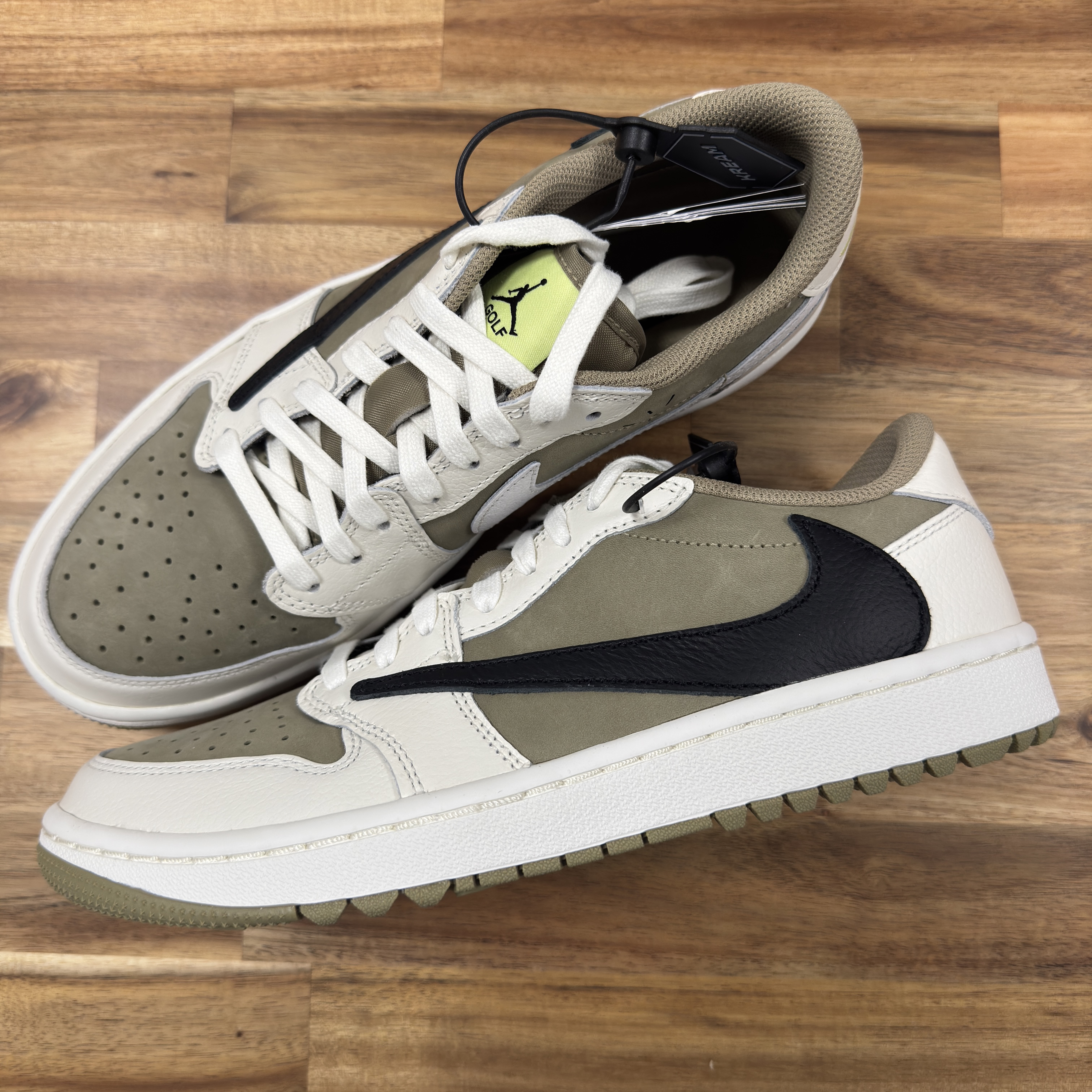 Jordan 1 x Travis Scott Retro Low Golf NRG Neutral Olive 착용 스타일 - 2