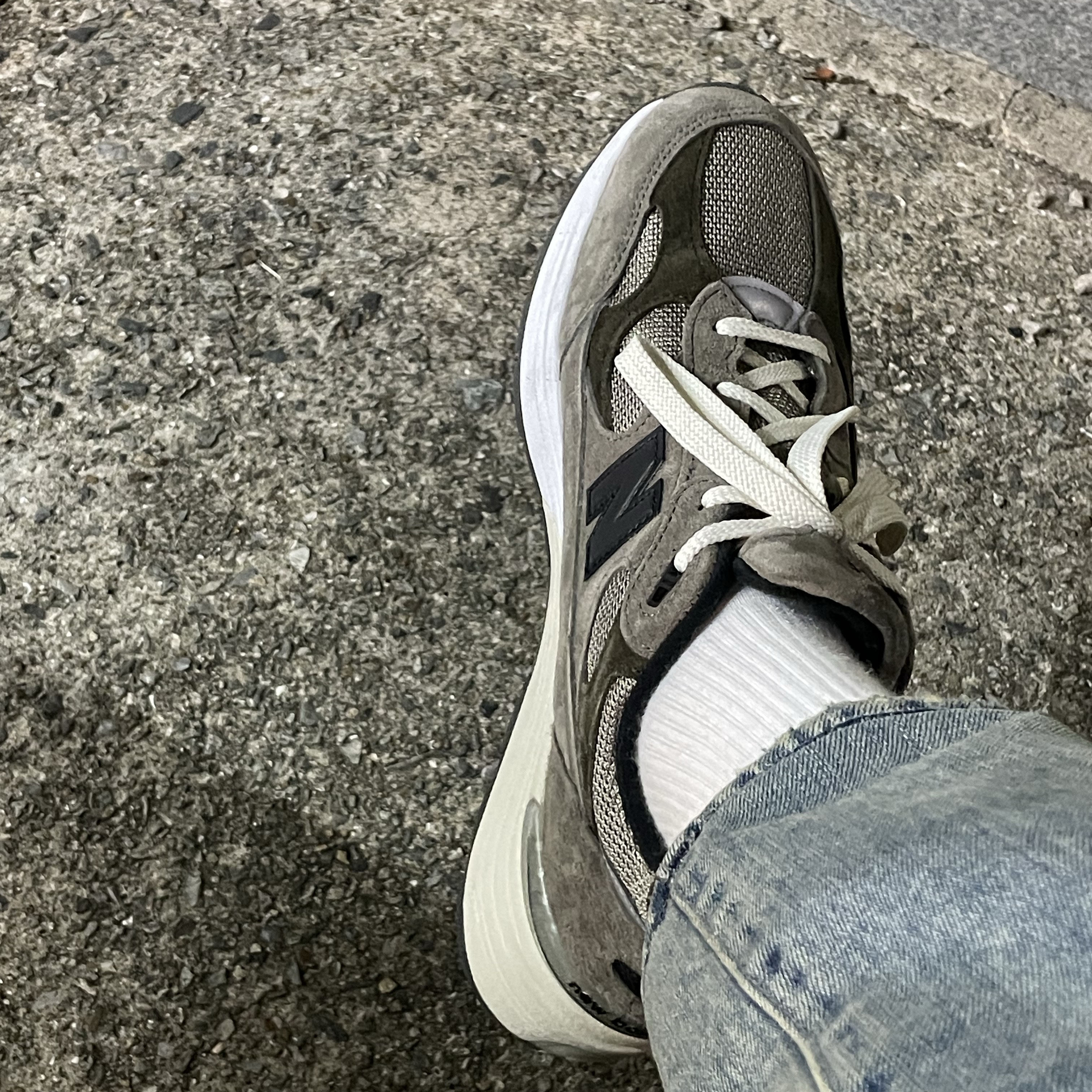 New Balance x JJJJound 992 Made in USA Grey 착용 스타일