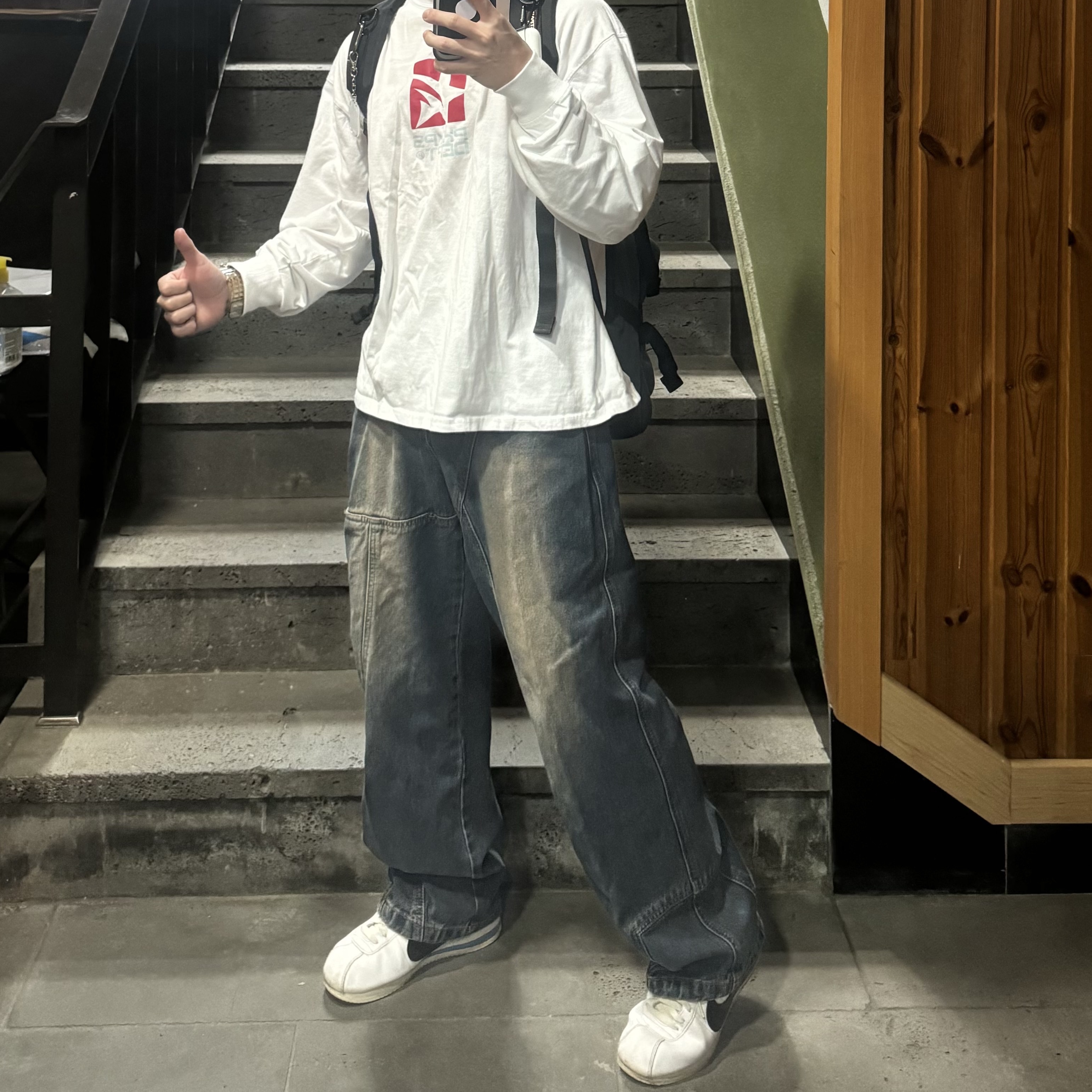 Nike Cortez White and Black 착용 스타일 - 2