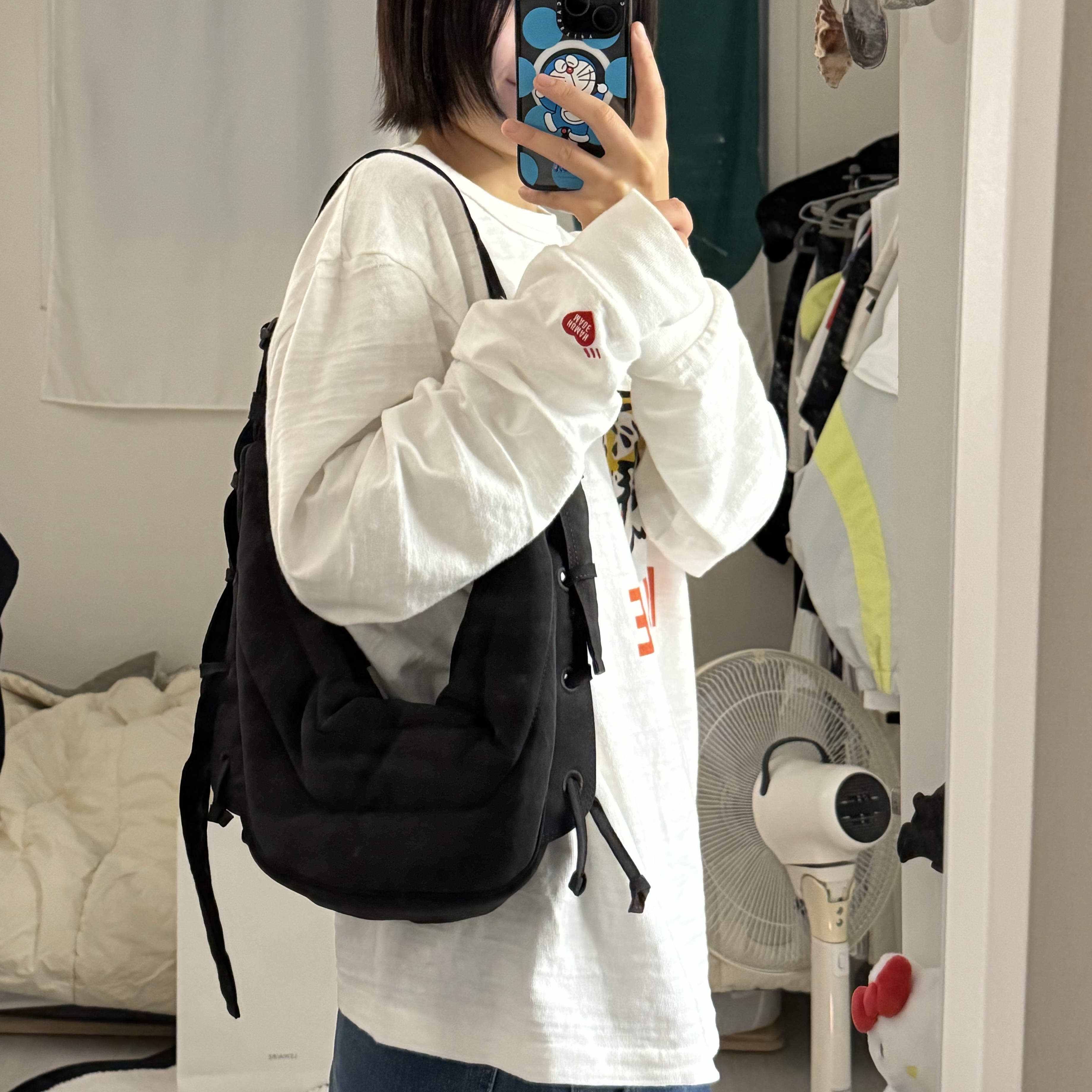 Human Made Graphic L/S T-Shirt White, Lemaire Small Soft Game Bag Nylon Canvas Black 착용 스타일 - 2