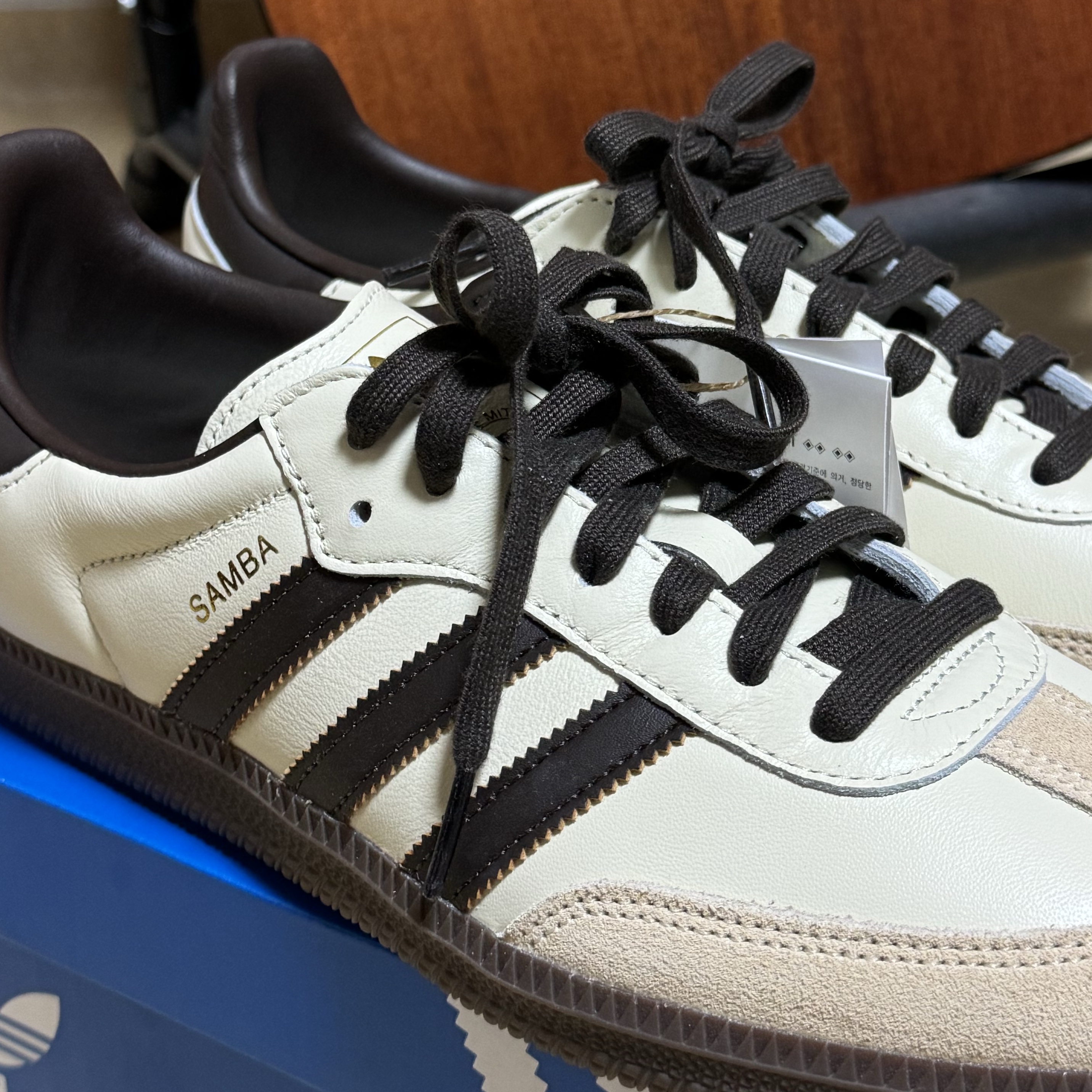 Adidas Samba OG Cream White Dark Brown 착용 스타일