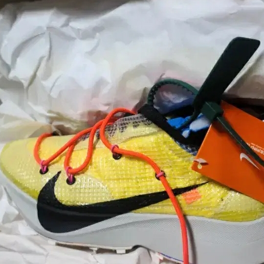 (W) Nike x Off-White Vapor Street Tour Yellow 착용 스타일