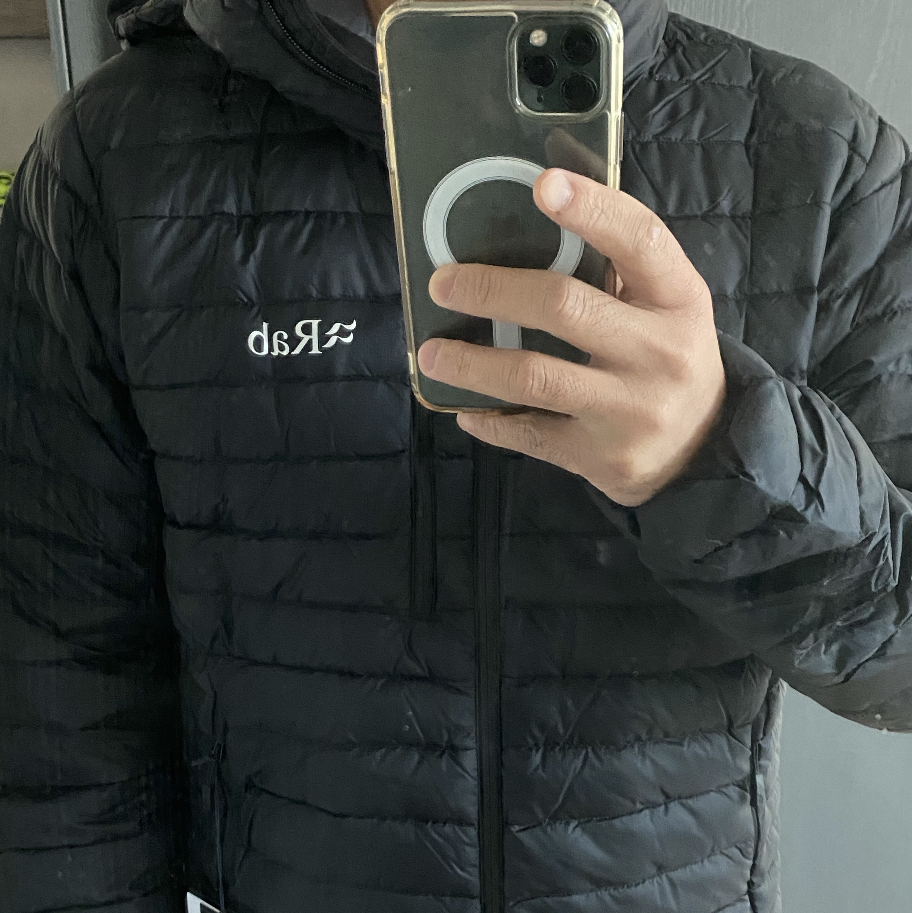 Rab Microlight Alpine Jacket Black 착용 스타일 - 2