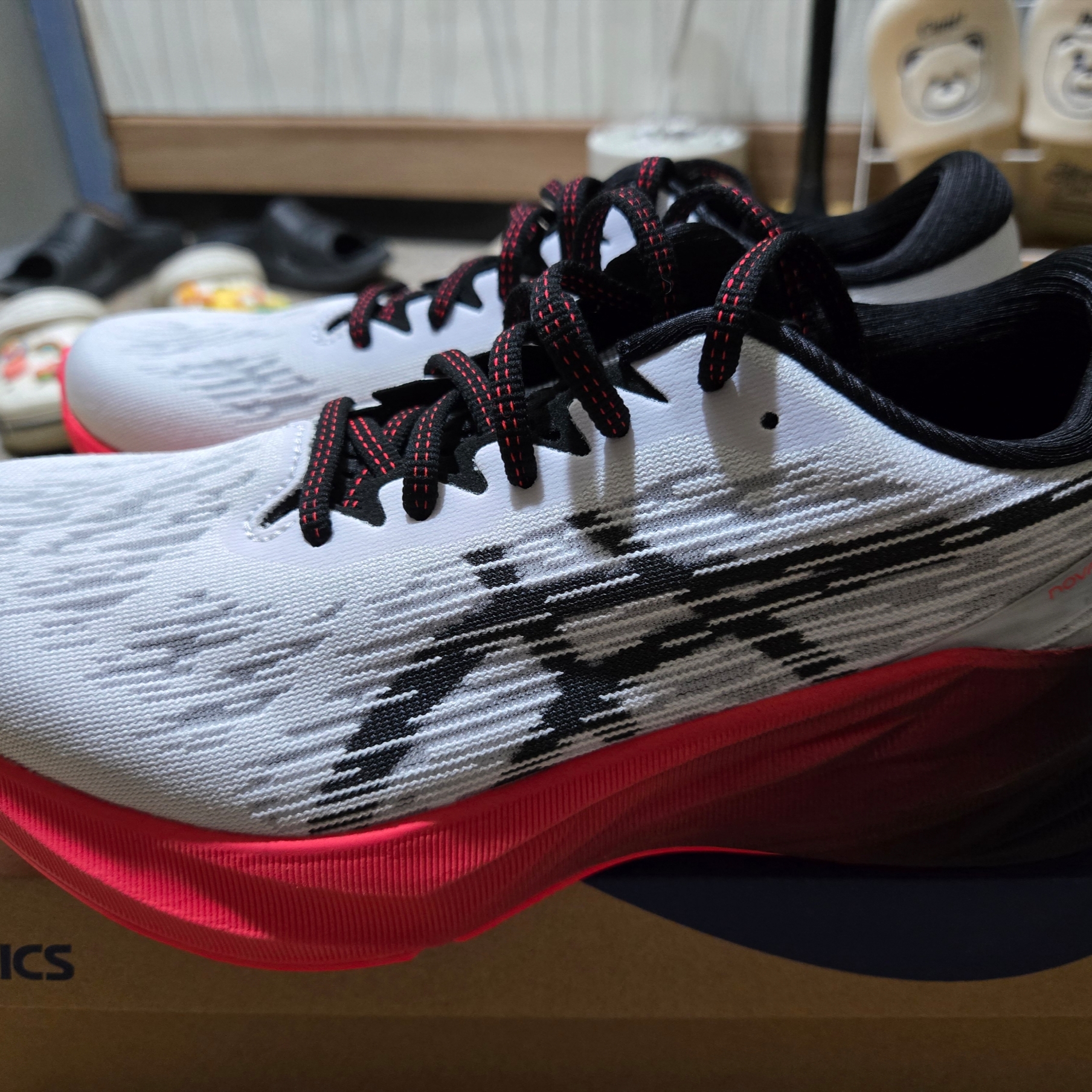 (W) Asics Novablast 3 White Black 착용 스타일