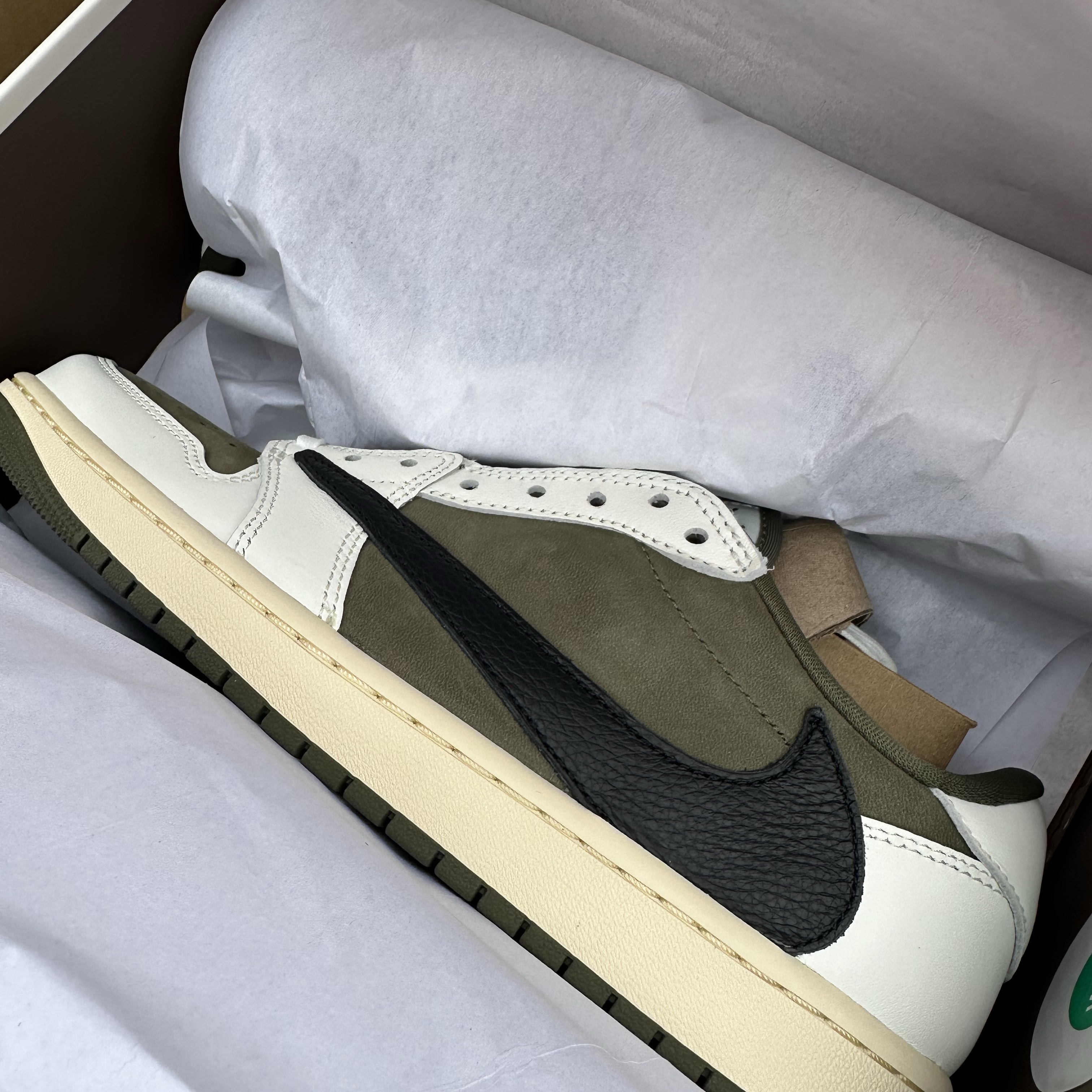 Jordan 1 x Travis Scott Retro Low OG SP Reverse Olive 착용 스타일