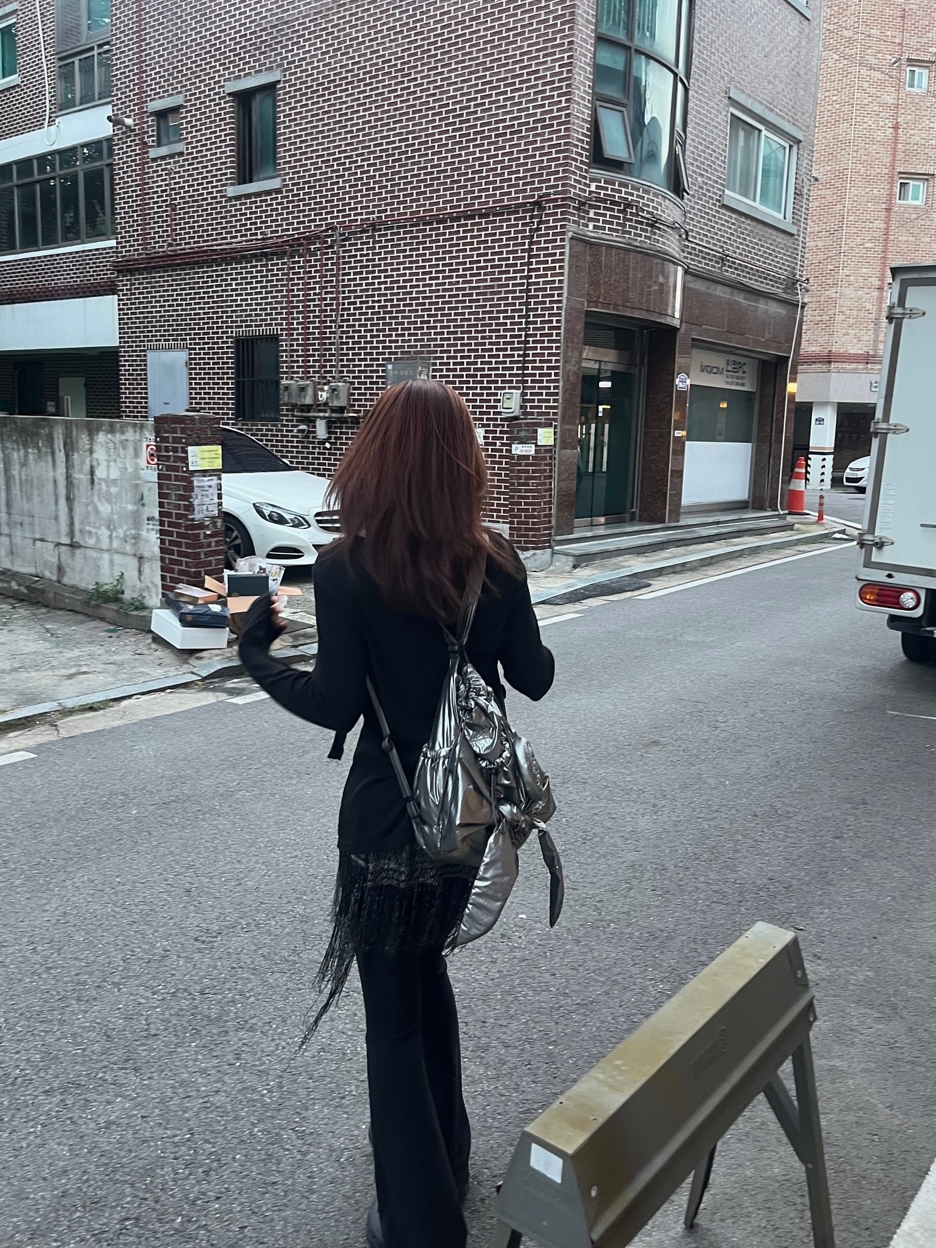 Athe Vanessabruno Ruban Backpack And Shoulder Bag Large Glossy Grey 착용 스타일 - 4