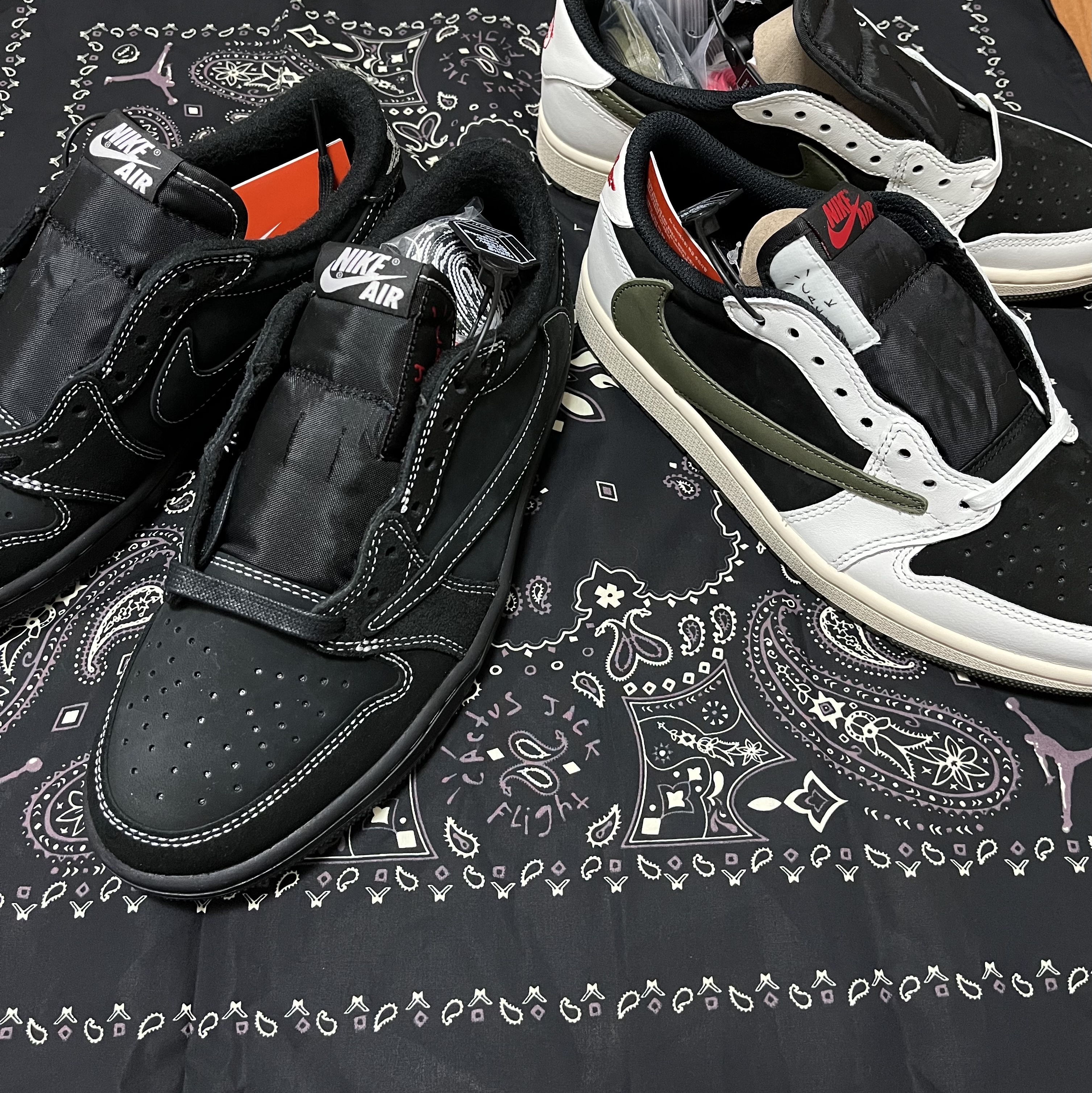 (W) Jordan 1 x Travis Scott Retro Low OG SP Medium Olive, Jordan 1 x Travis Scott Retro Low OG SP Black Phantom 착용 스타일