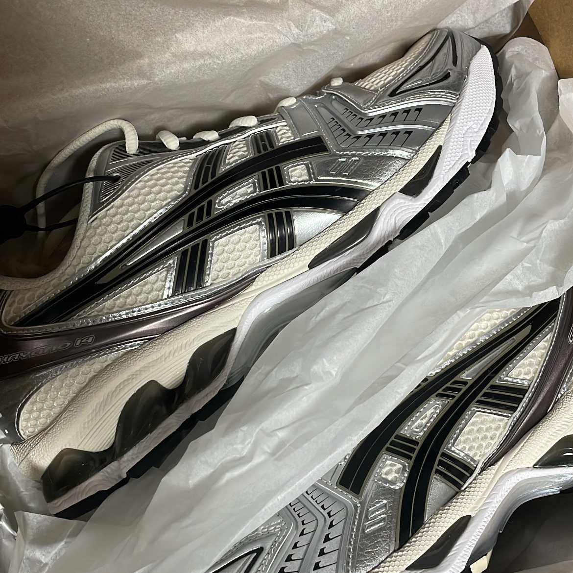 Asics Gel-Kayano 14 Cream Black 착용 스타일