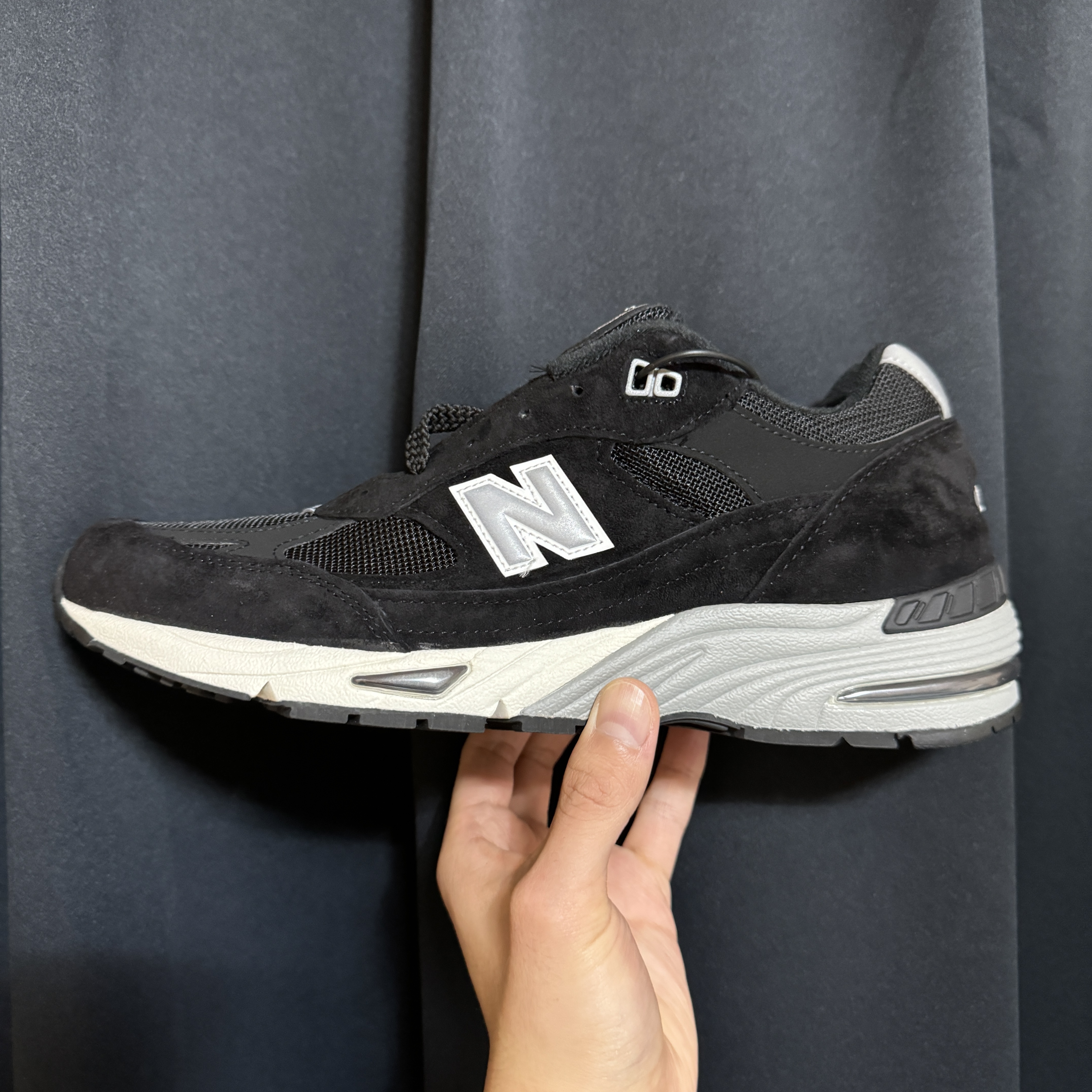 New Balance 991 Made in UK Black Silver 착용 스타일