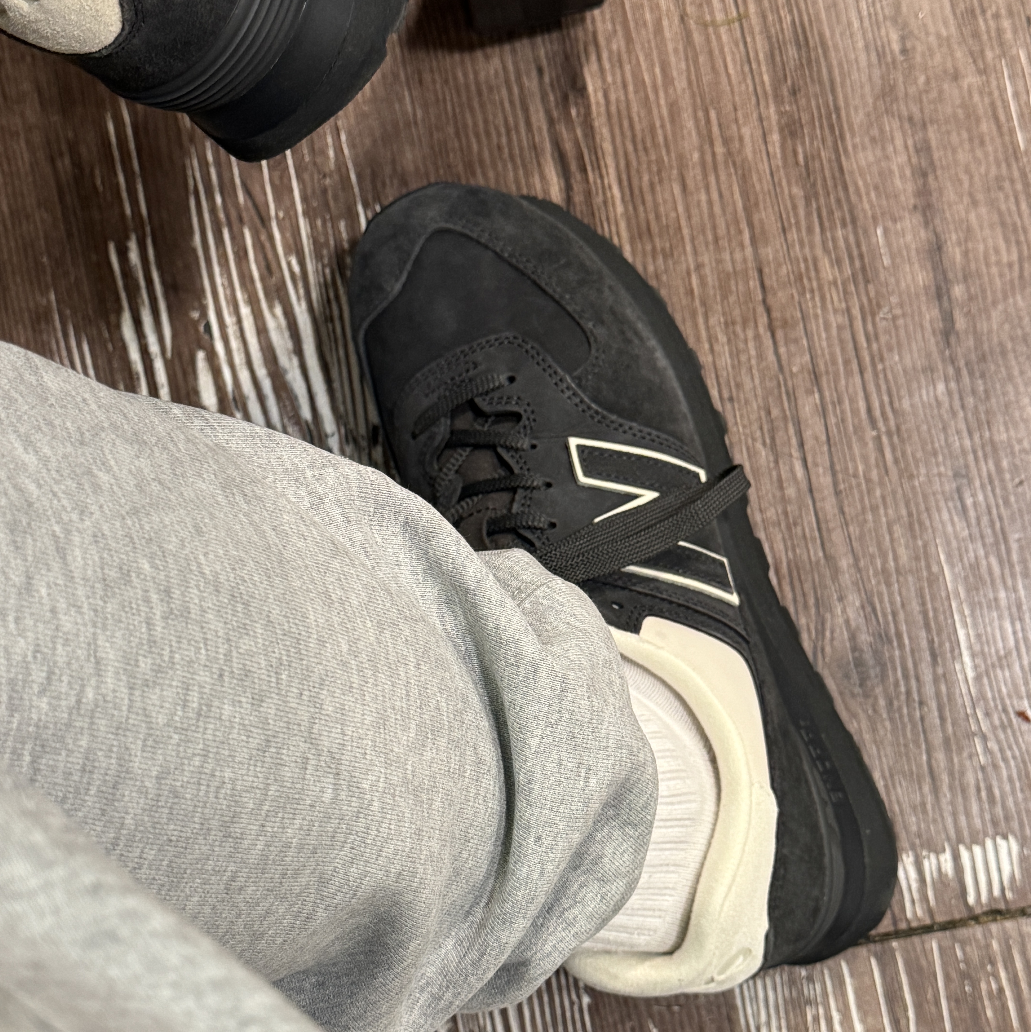 New Balance x Comme des Garcons Junya Watanabe Man 574 Suede Grey Off White 착용 스타일