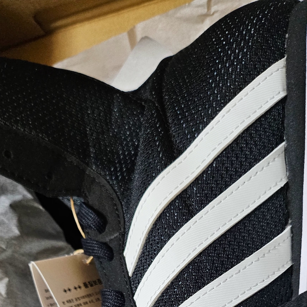 Adidas Box Hog 2.0 Boots Core Black Cloud White 착용 스타일