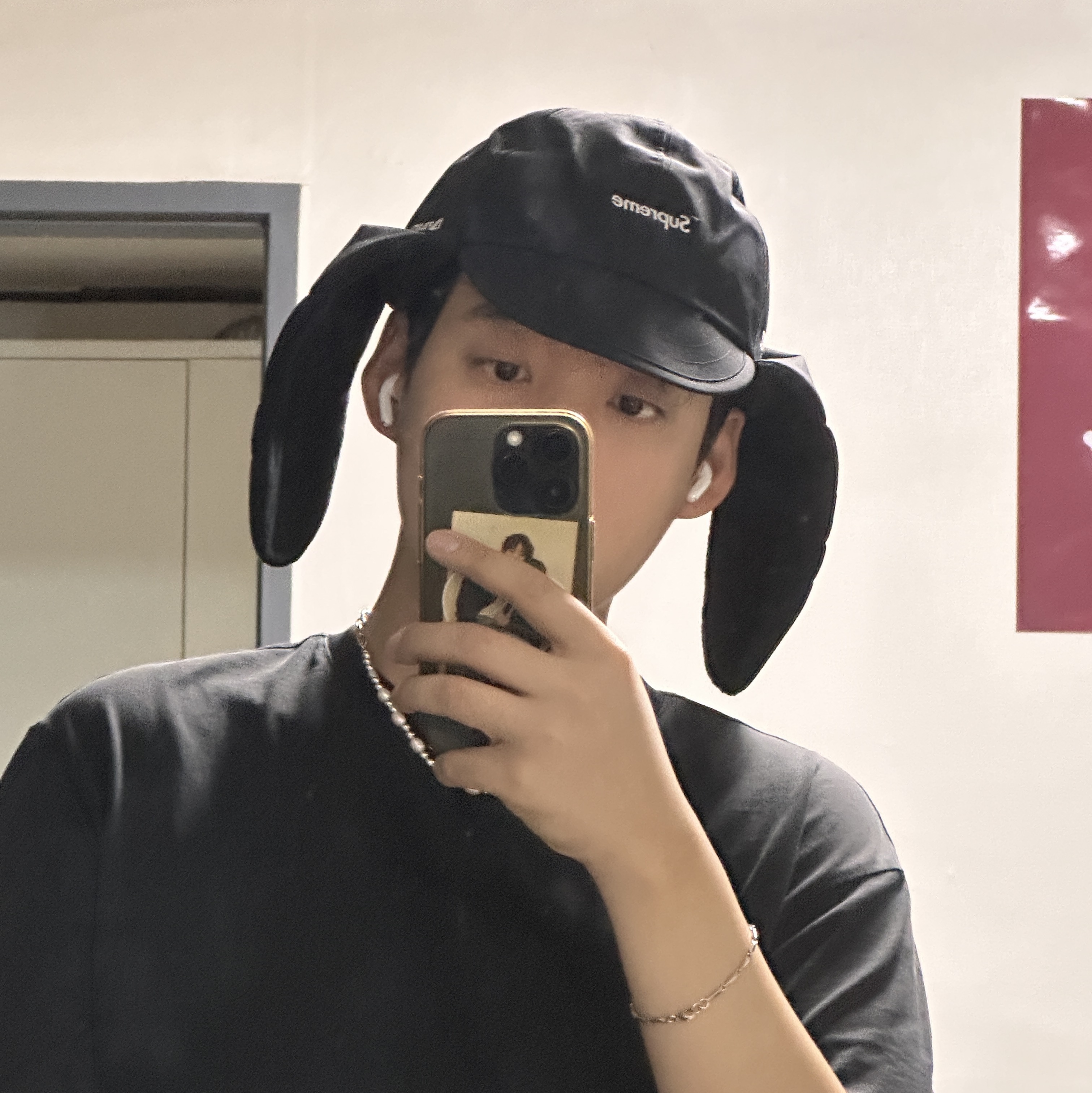 Supreme Gore-Tex Earflap Cap Black - 23FW 착용 스타일 - 1