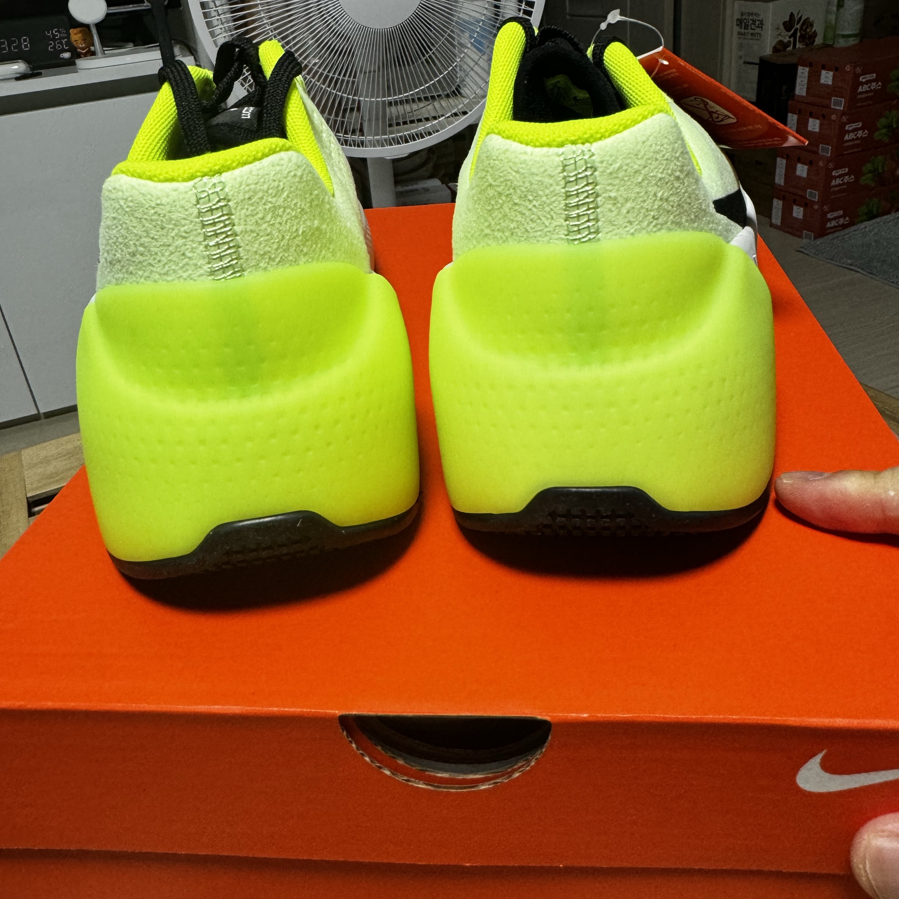Nike Air Zoom TR 1 Volt Phantom 착용 스타일 - 5