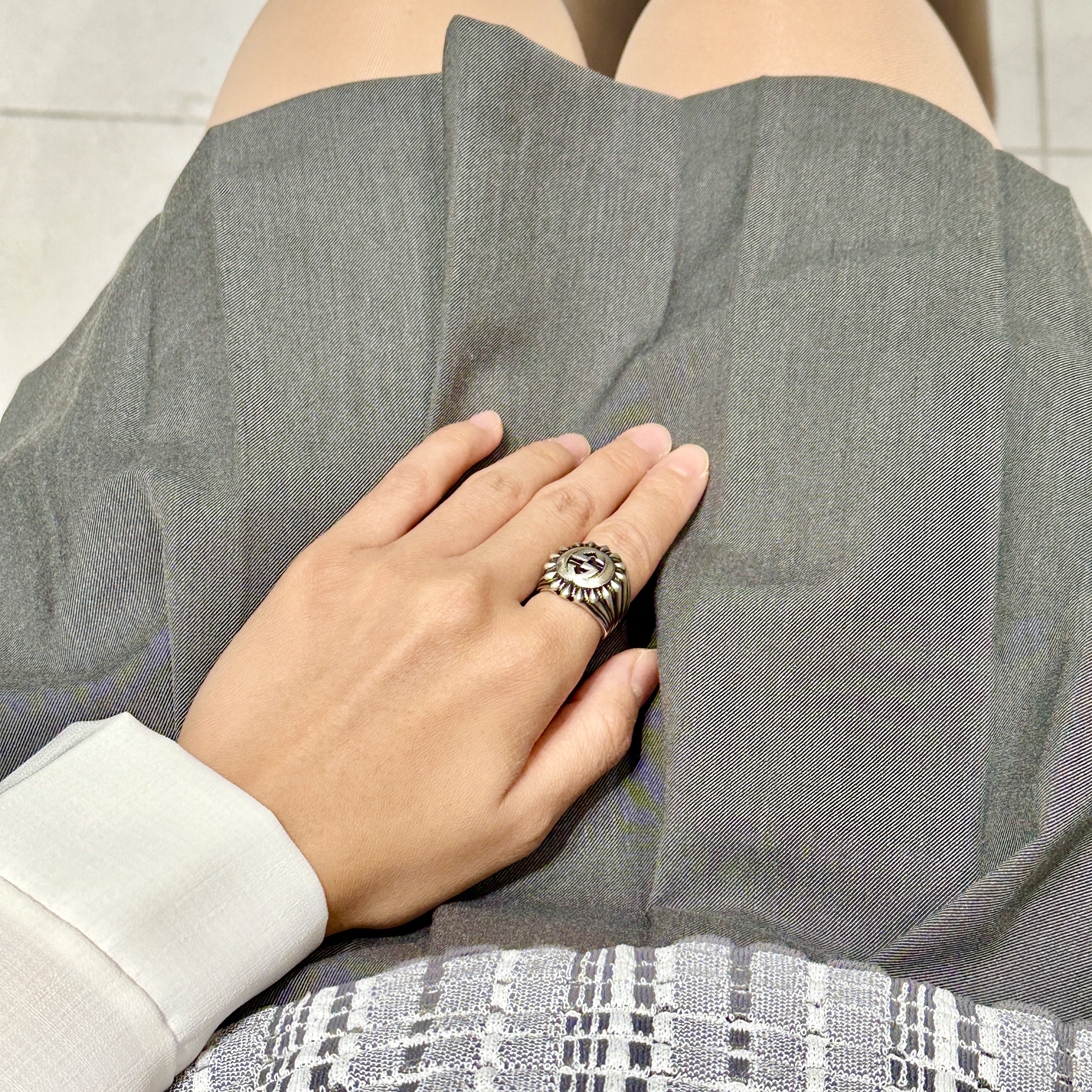 Gucci Interlocking G Engraved Ring Silver 착용 스타일