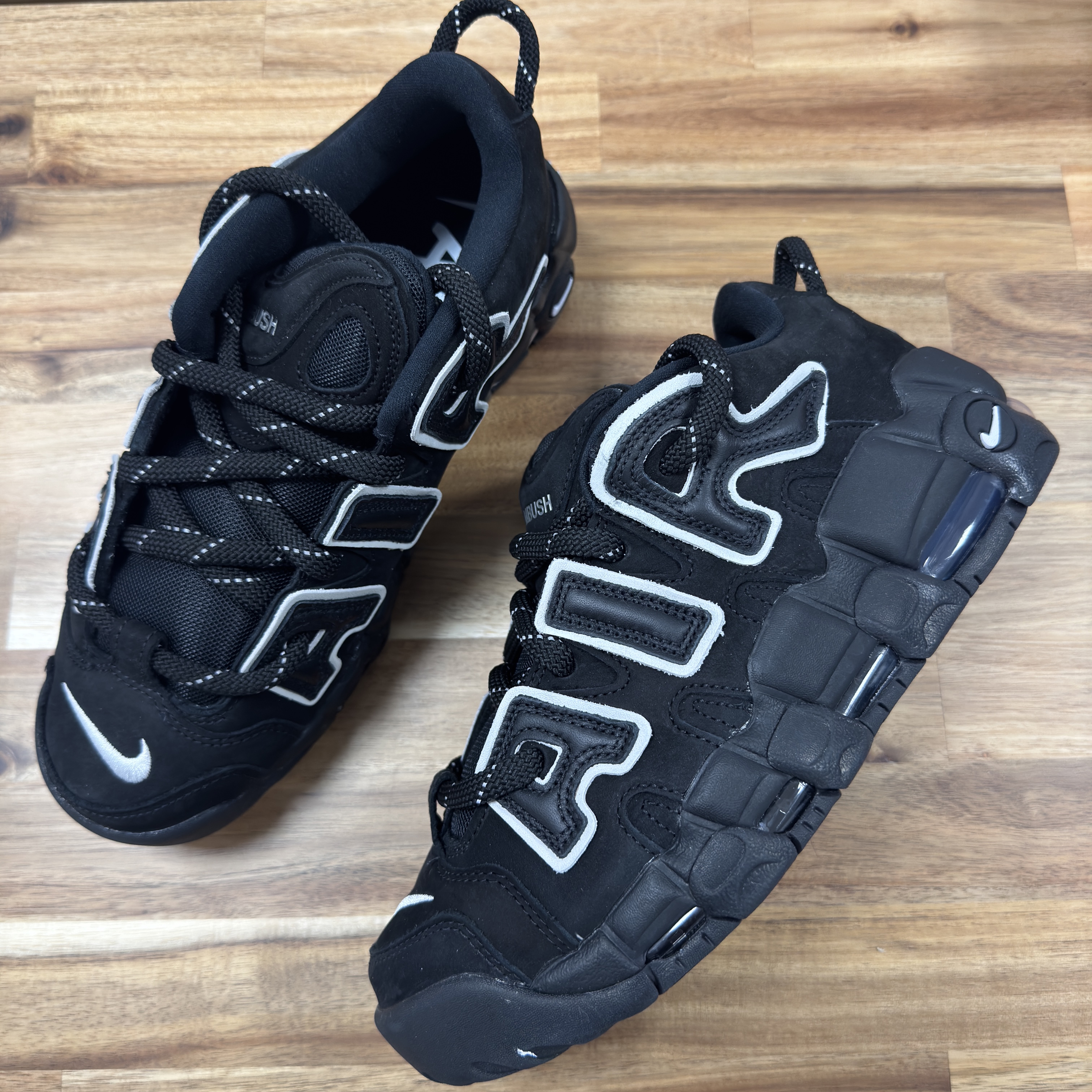 Nike x Ambush Air More Uptempo Low Black and White 착용 스타일 - 2