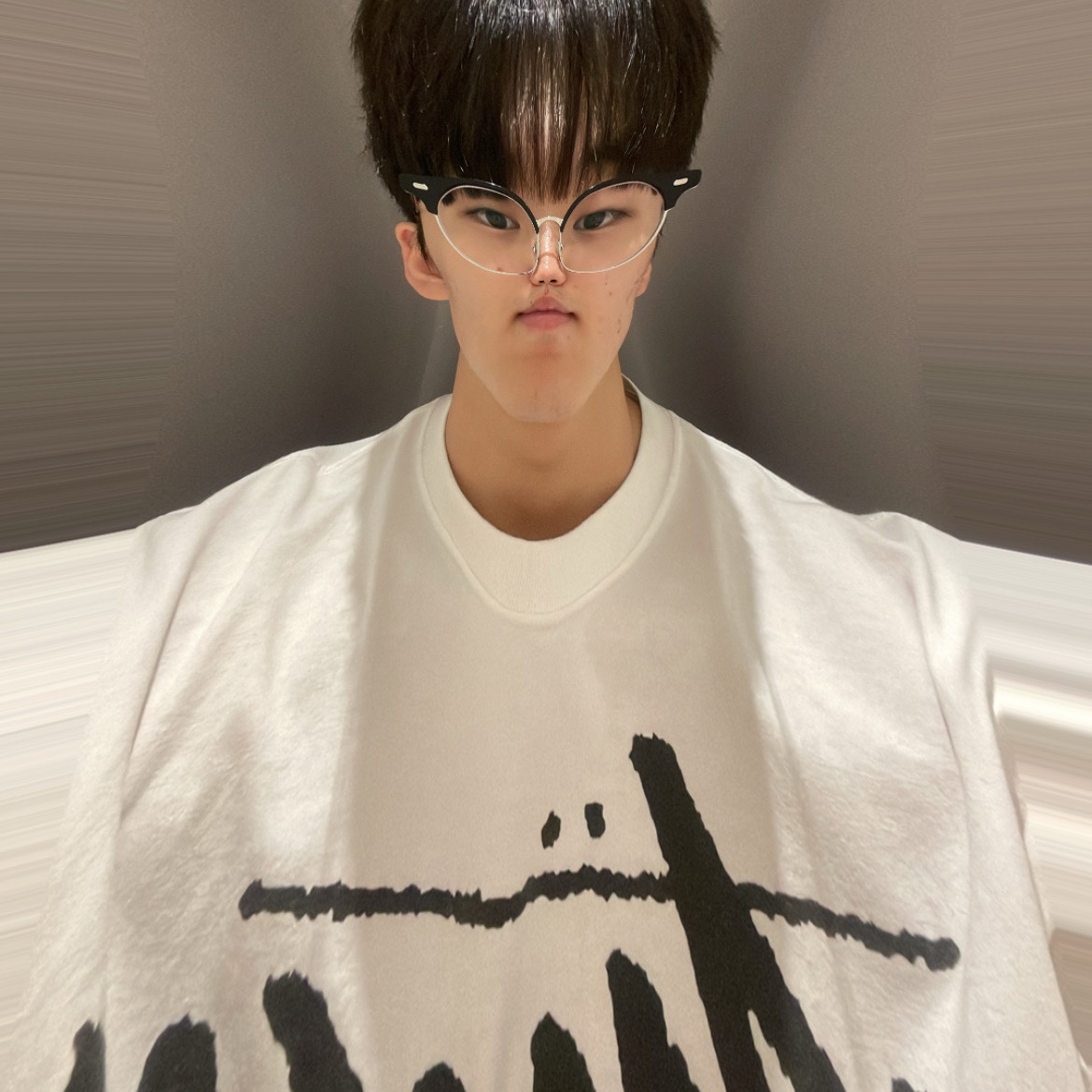 Stussy World Tour T-Shirt White 2024,2025 착용 스타일 - 3