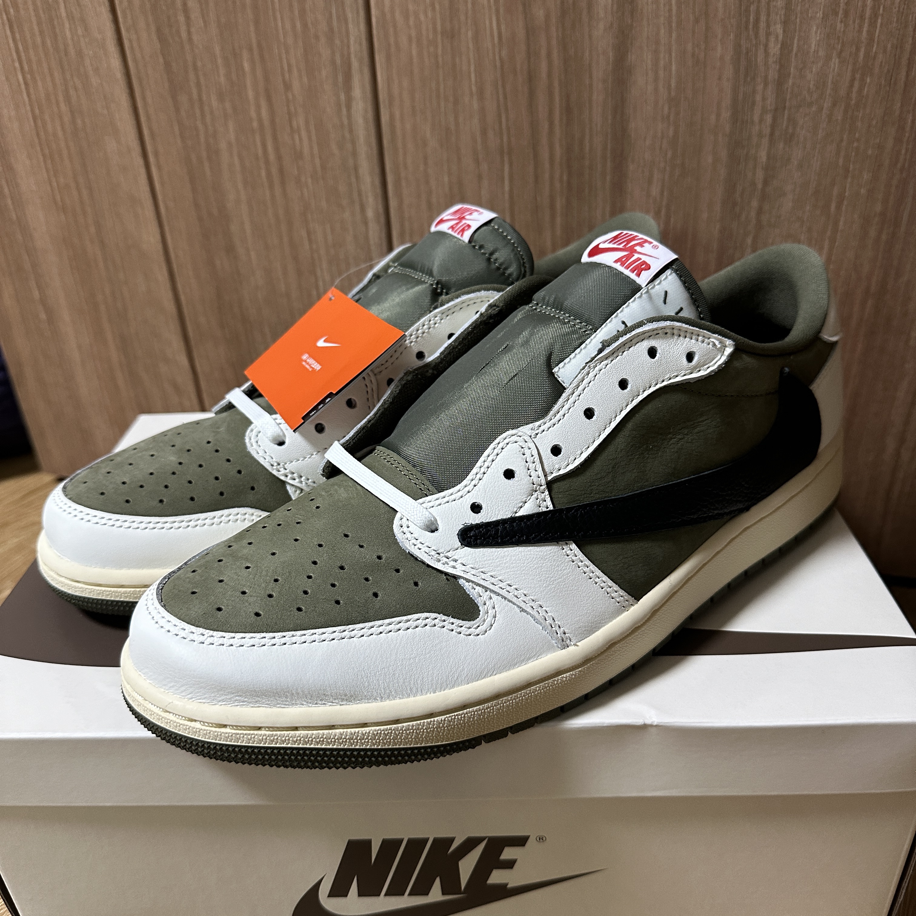 Jordan 1 x Travis Scott Retro Low OG SP Reverse Olive 착용 스타일