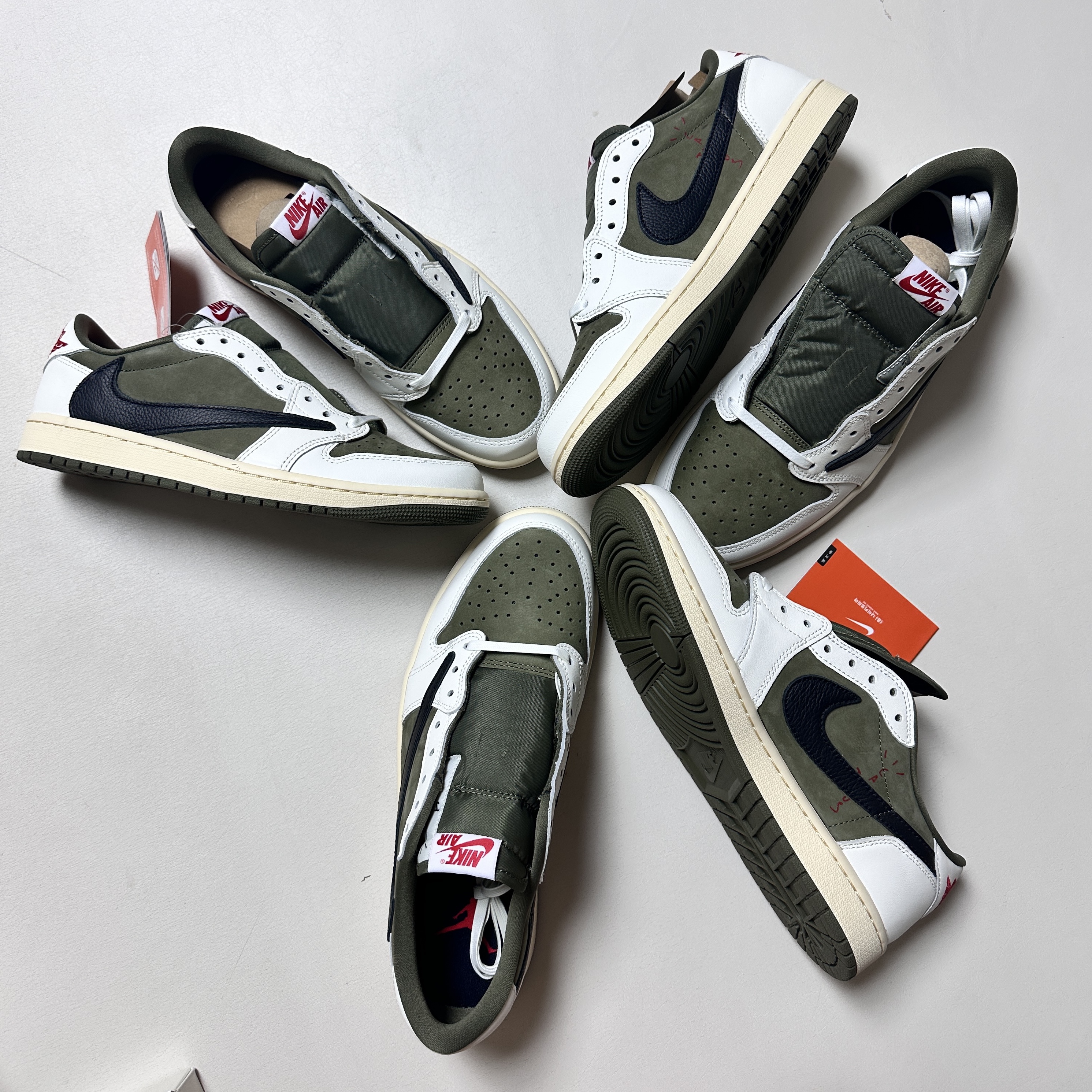 Jordan 1 x Travis Scott Retro Low OG SP Reverse Olive, (W) Jordan 1 x Travis Scott Retro Low OG SP Medium Olive 착용 스타일 - 1
