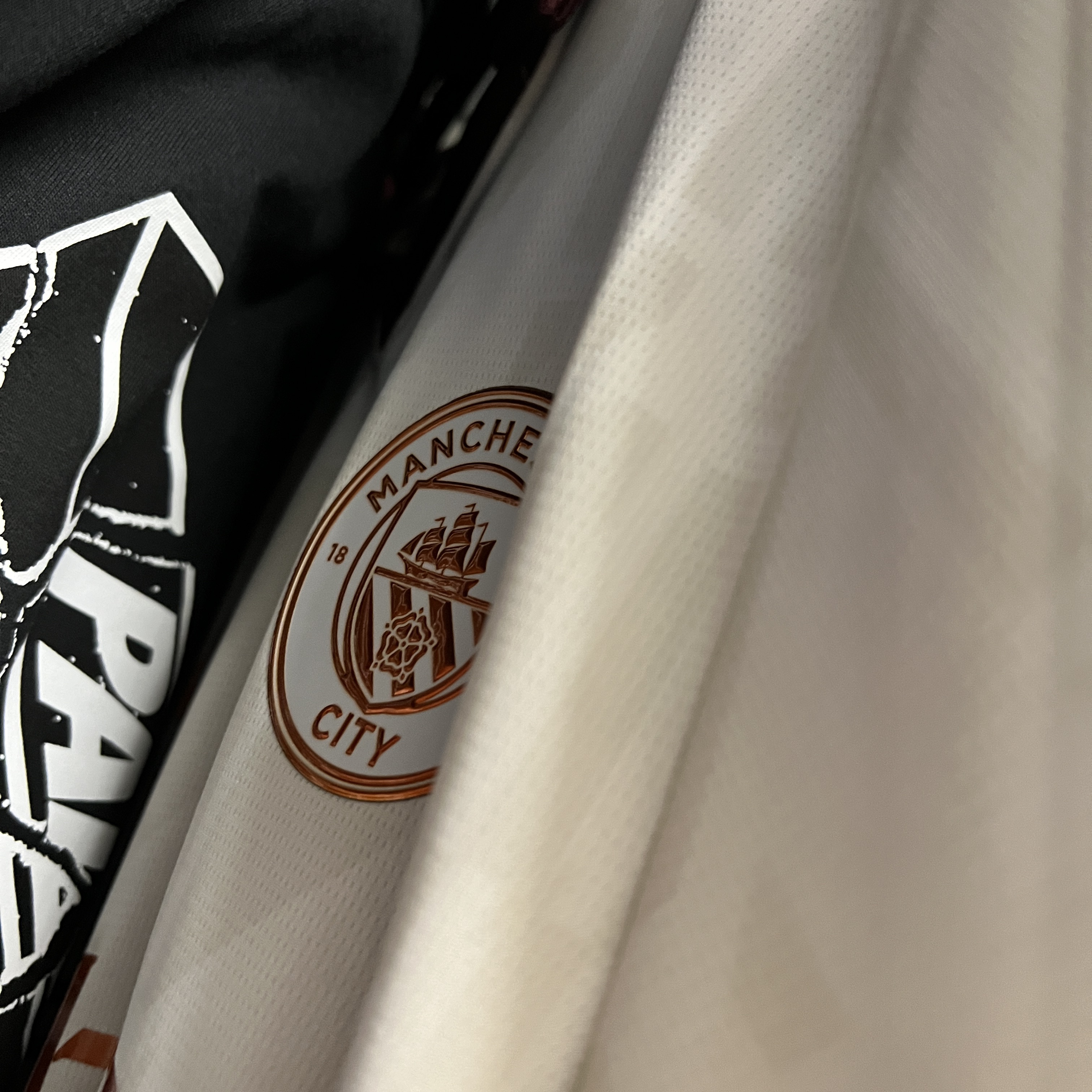Puma Manchester City 2023/24 Away Jersey White Aubergine (Non Marking Ver.) 착용 스타일