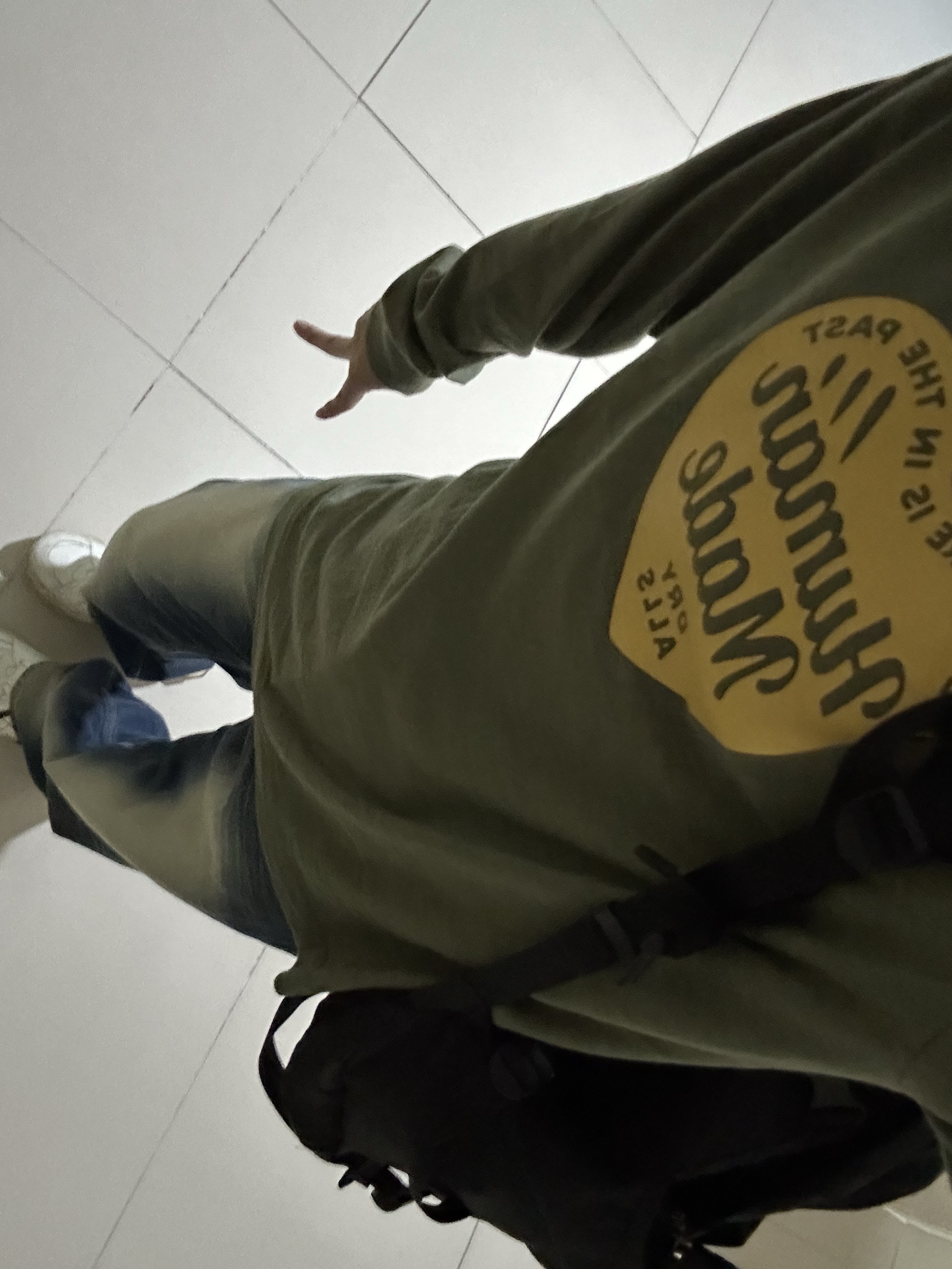 Human Made Graphic L/S T-Shirt Olive Drab, Valentino Bounce Calfskin Sneakers White Black 착용 스타일 - 2