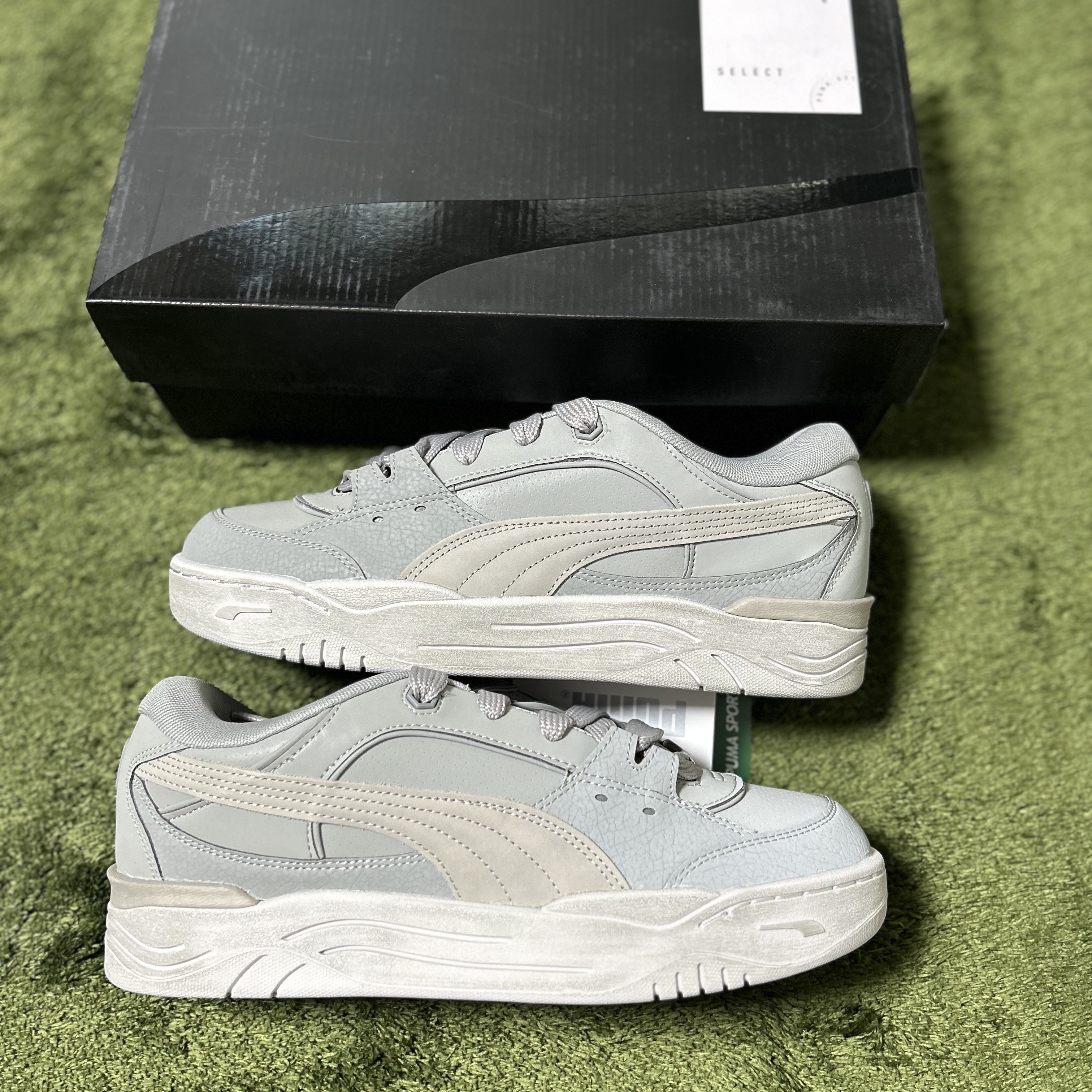 Puma 180 Reflective Smoke Gray Feather Gray 착용 스타일 - 1