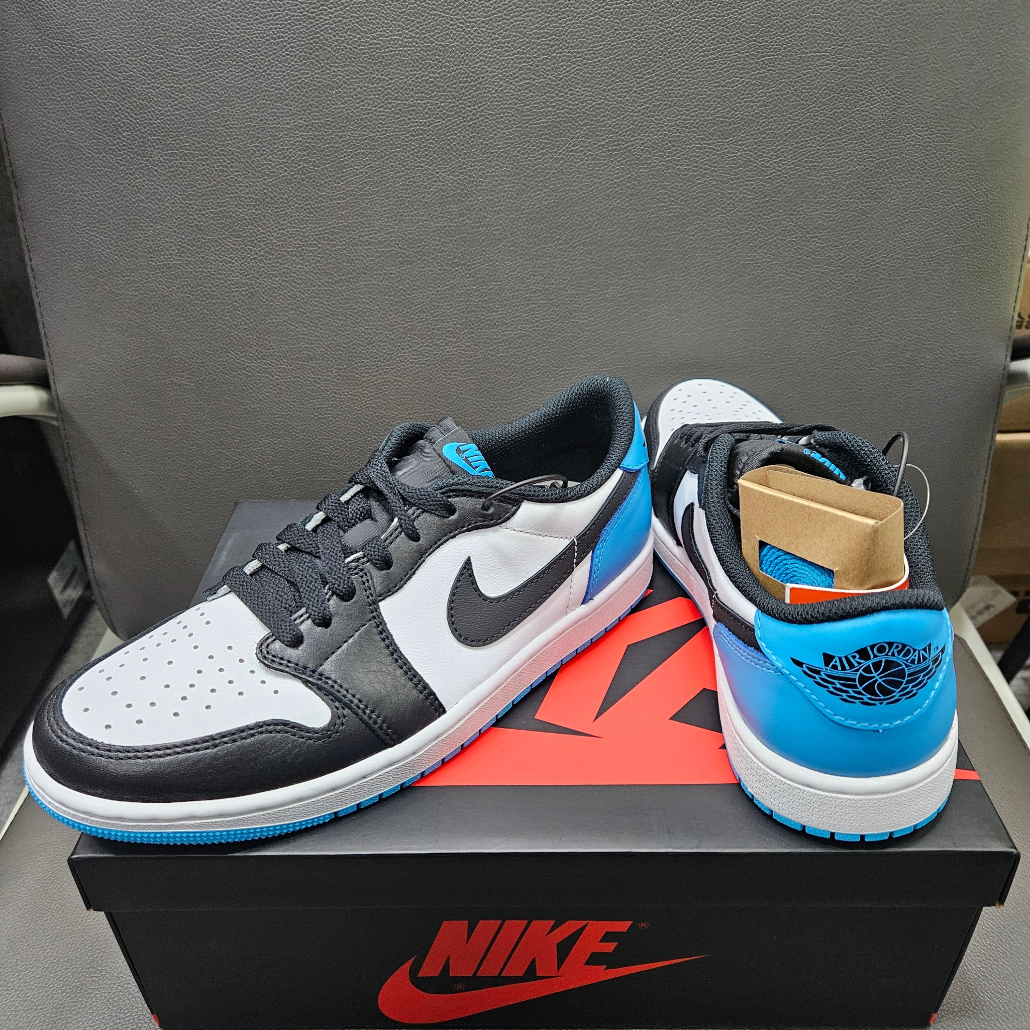 Jordan 1 Retro Low OG Black and Dark Powder Blue 착용 스타일