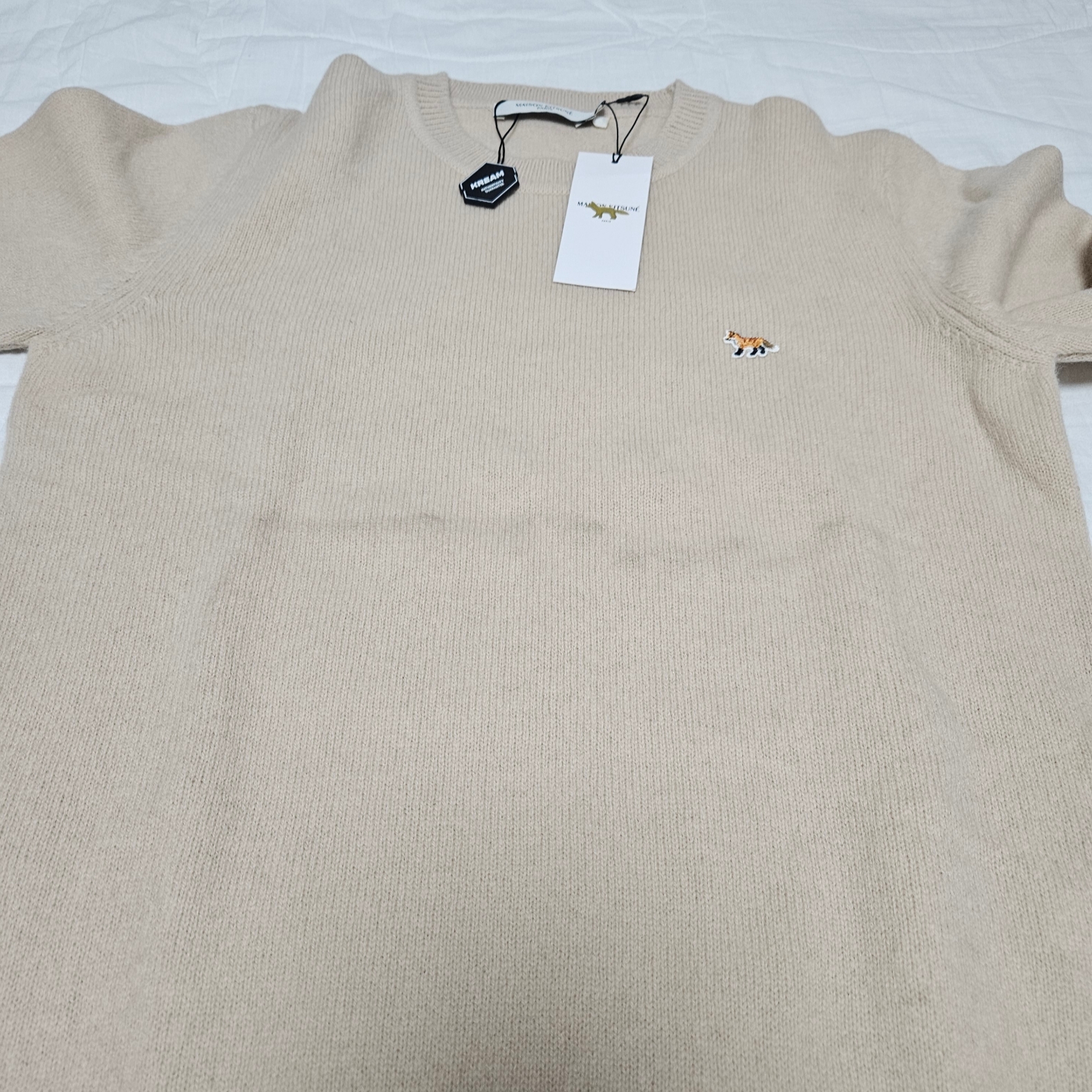 Maison Kitsune Baby Fox Patch Cosy R-Neck Pullover Knit Beige 착용 스타일