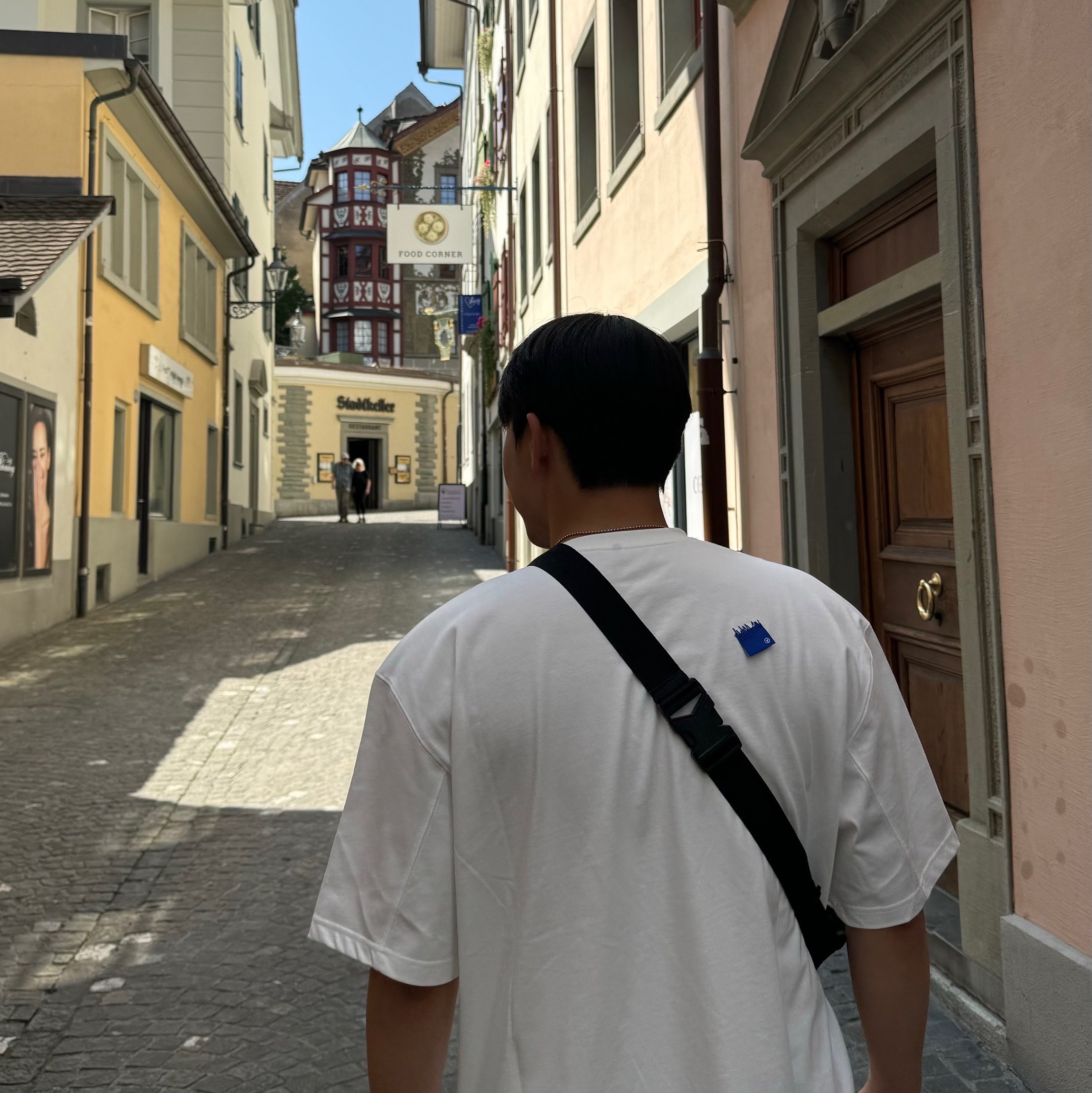 Ader Error Sig; TRS Tag T-Shirt 05 Off White 착용 스타일