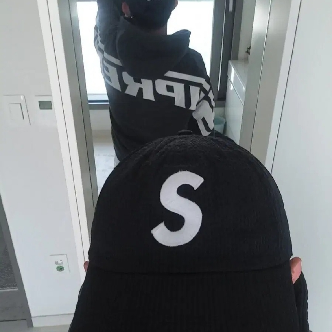 Supreme Wrapped Half Zip Hooded Sweatshirt Washed Black - 24SS, Supreme Wrapped Sweatpant Washed Black - 24SS 착용 스타일 - 4