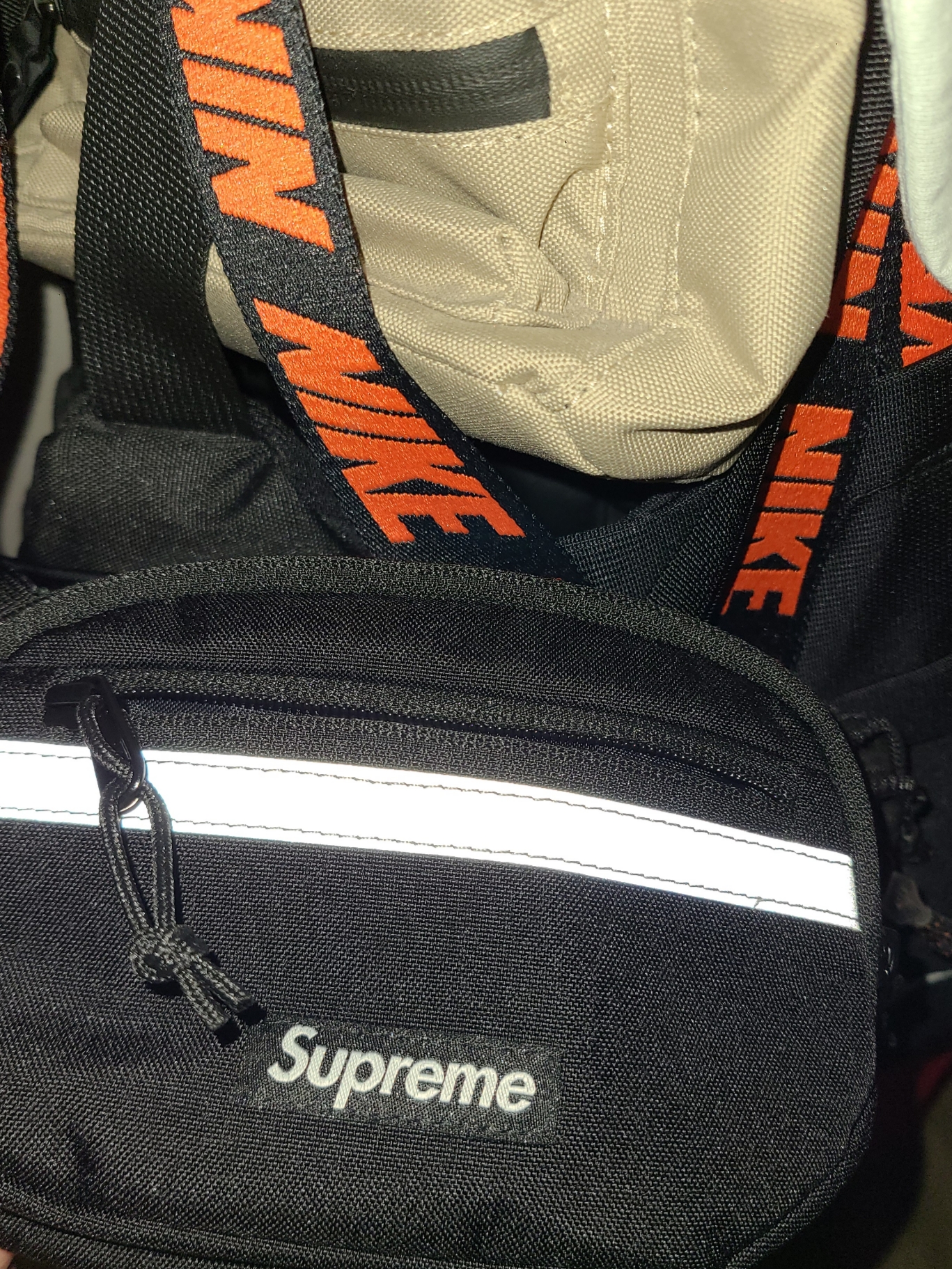Supreme Mini Side Bag Black - 24FW 착용 스타일 - 1