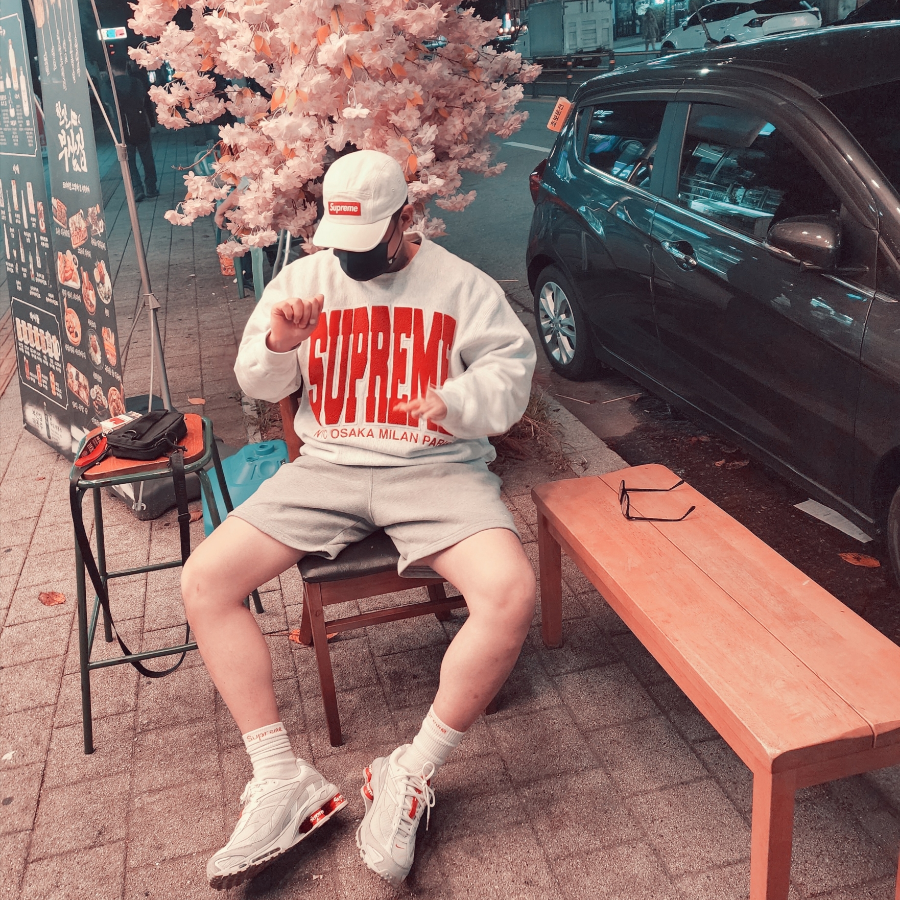 Supreme Cities Arc Crewneck Ash Grey - 21FW, Supreme Denim Camp Cap Natural - 23SS 착용 스타일 - 2