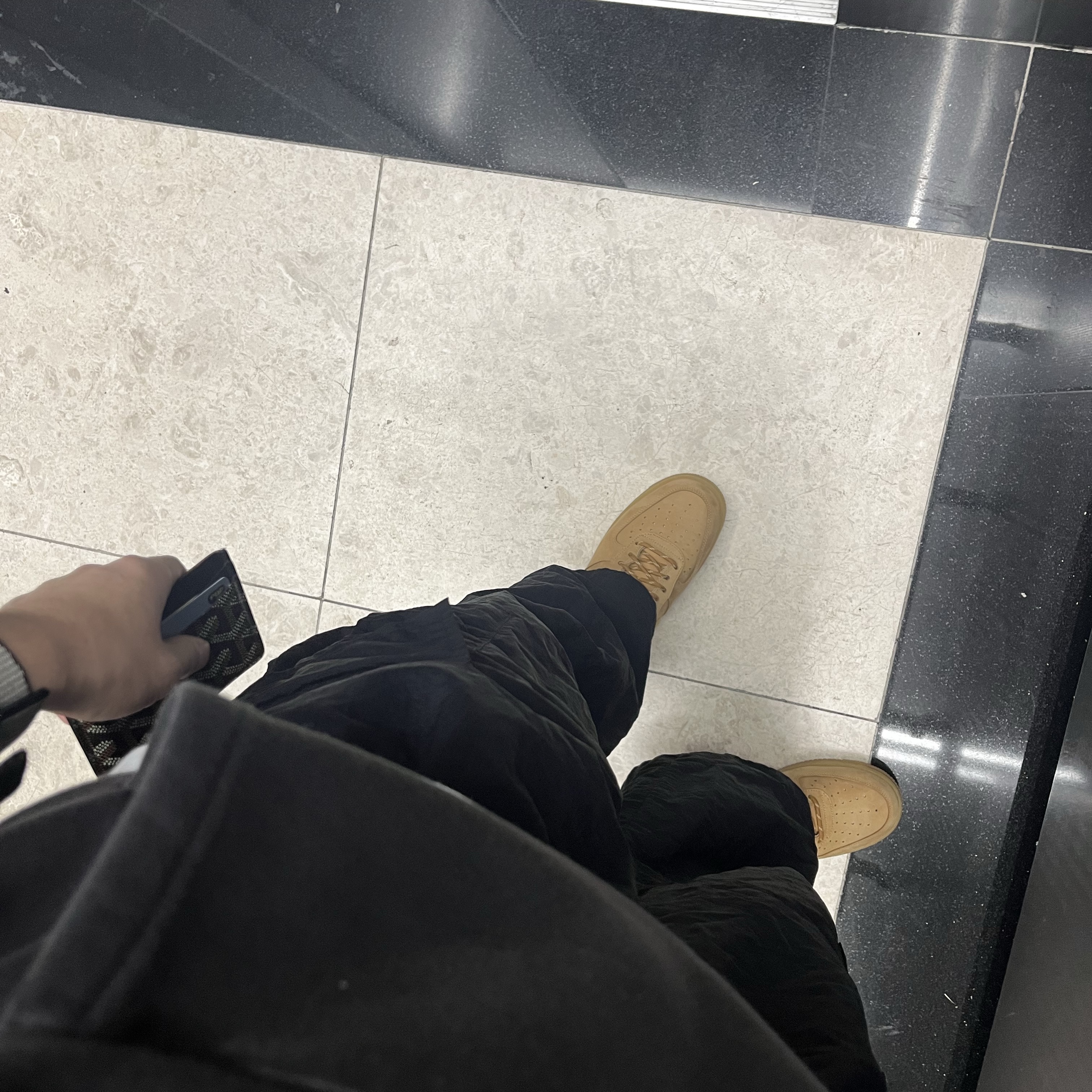 Nike Air Force 1 '07 WB Flax 착용 스타일
