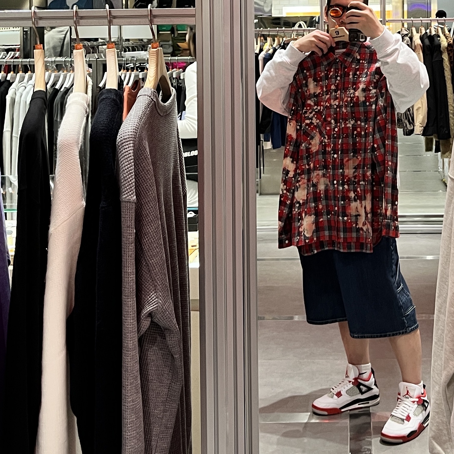 Jordan 4 Retro OG Fire Red 2020, Supreme x Nike Denim Short Indigo - 24SS 착용 스타일 - 6