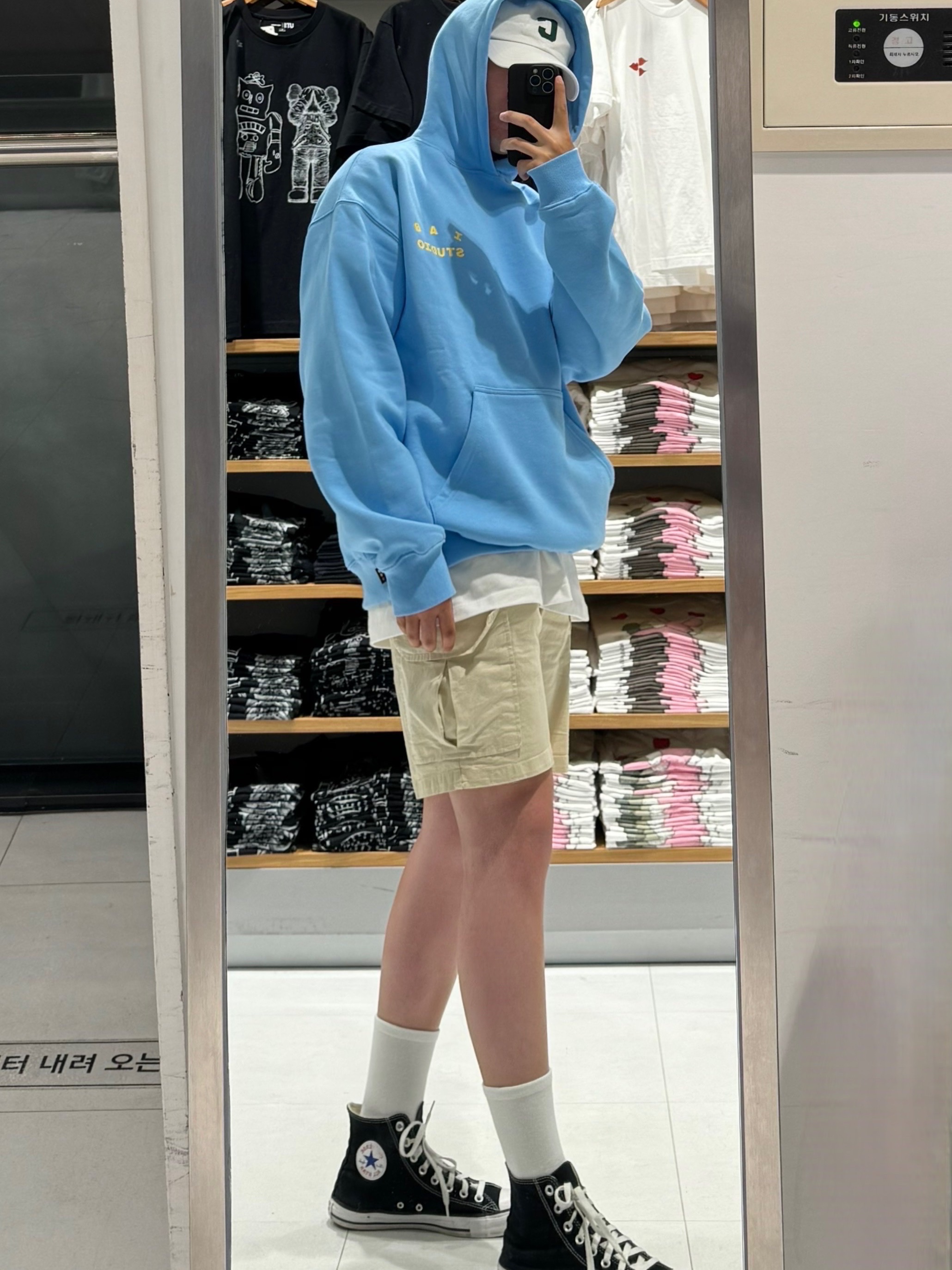 IAB Studio Hoodie Sky Blue Lemon 착용 스타일 - 2