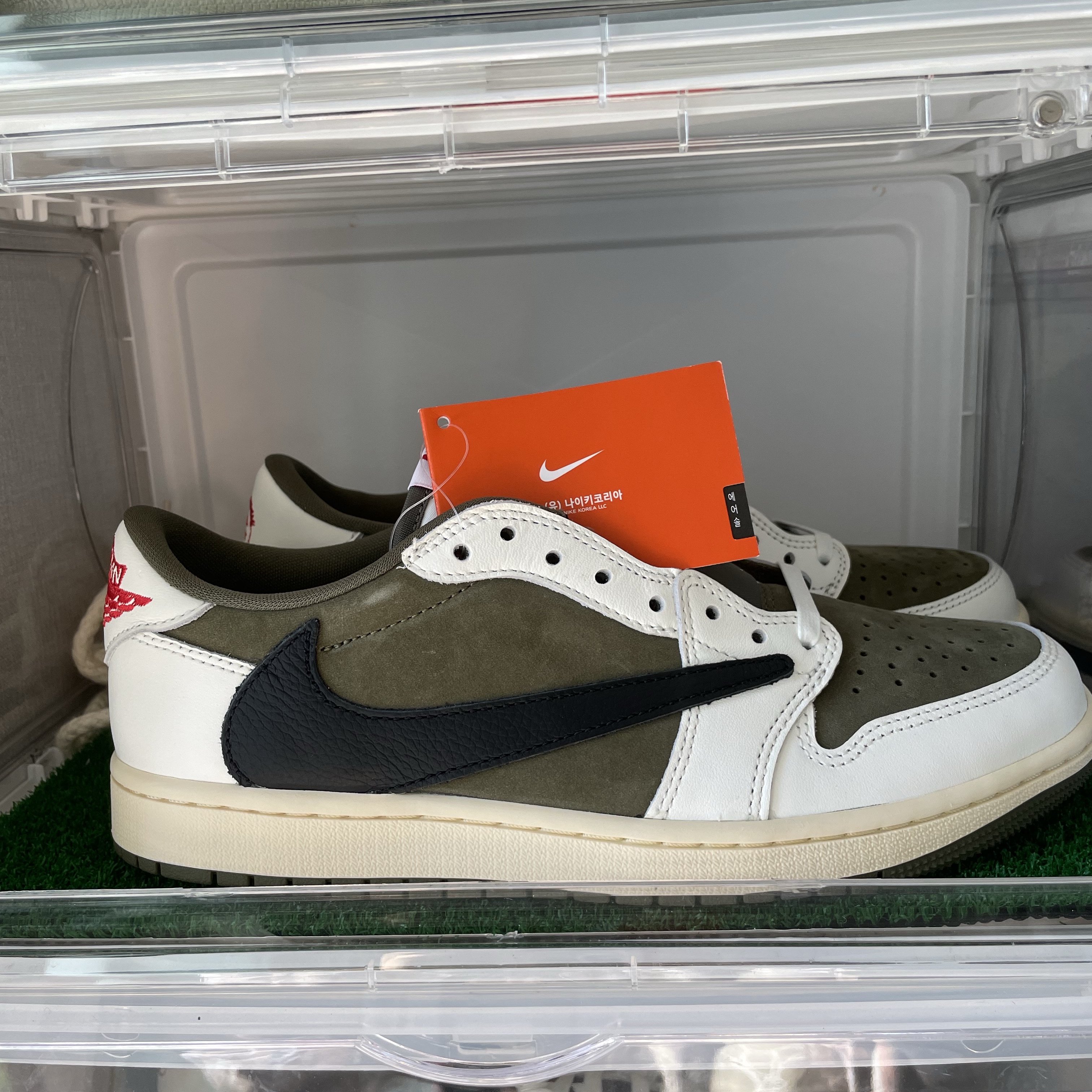 Jordan 1 x Travis Scott Retro Low OG SP Reverse Olive 착용 스타일