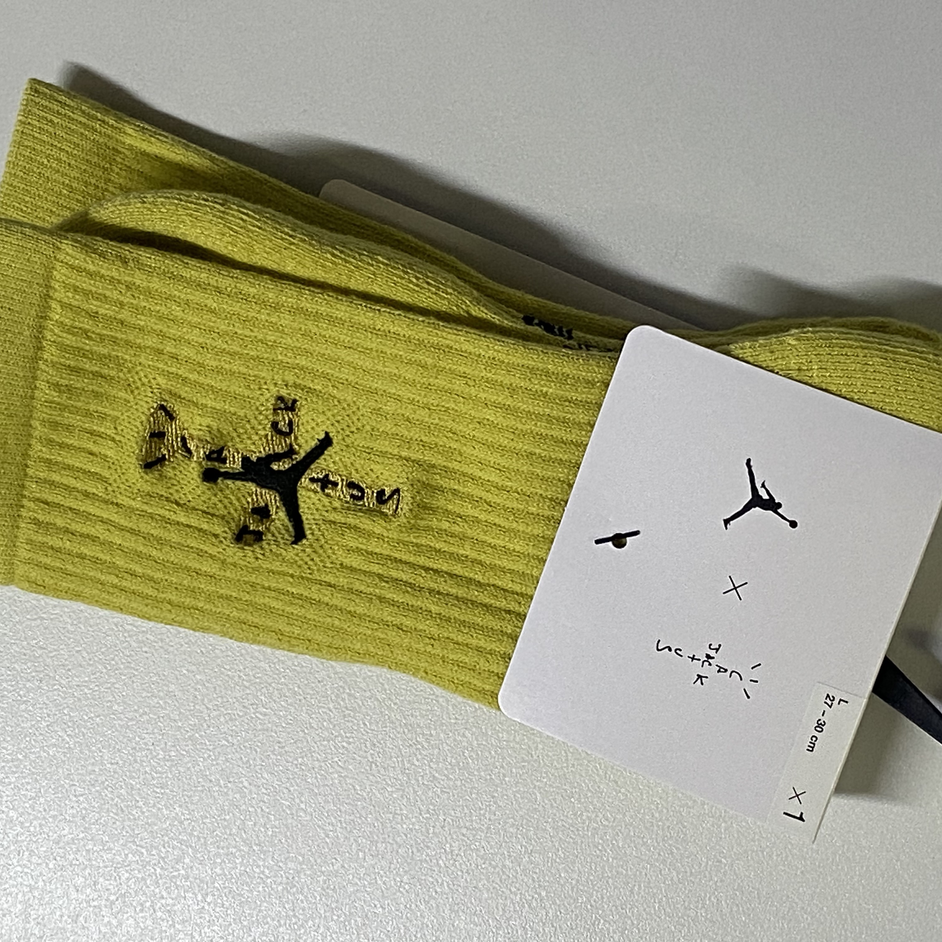 Jordan x Travis Scott Cushioned Crew Socks Celery 착용 스타일