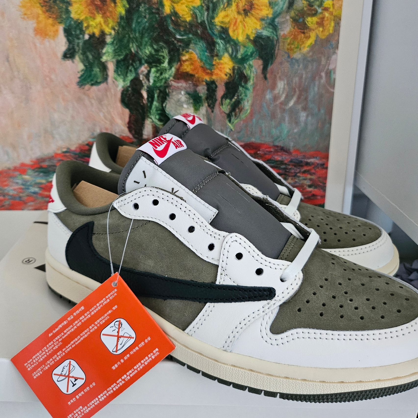 Jordan 1 x Travis Scott Retro Low OG SP Reverse Olive 착용 스타일
