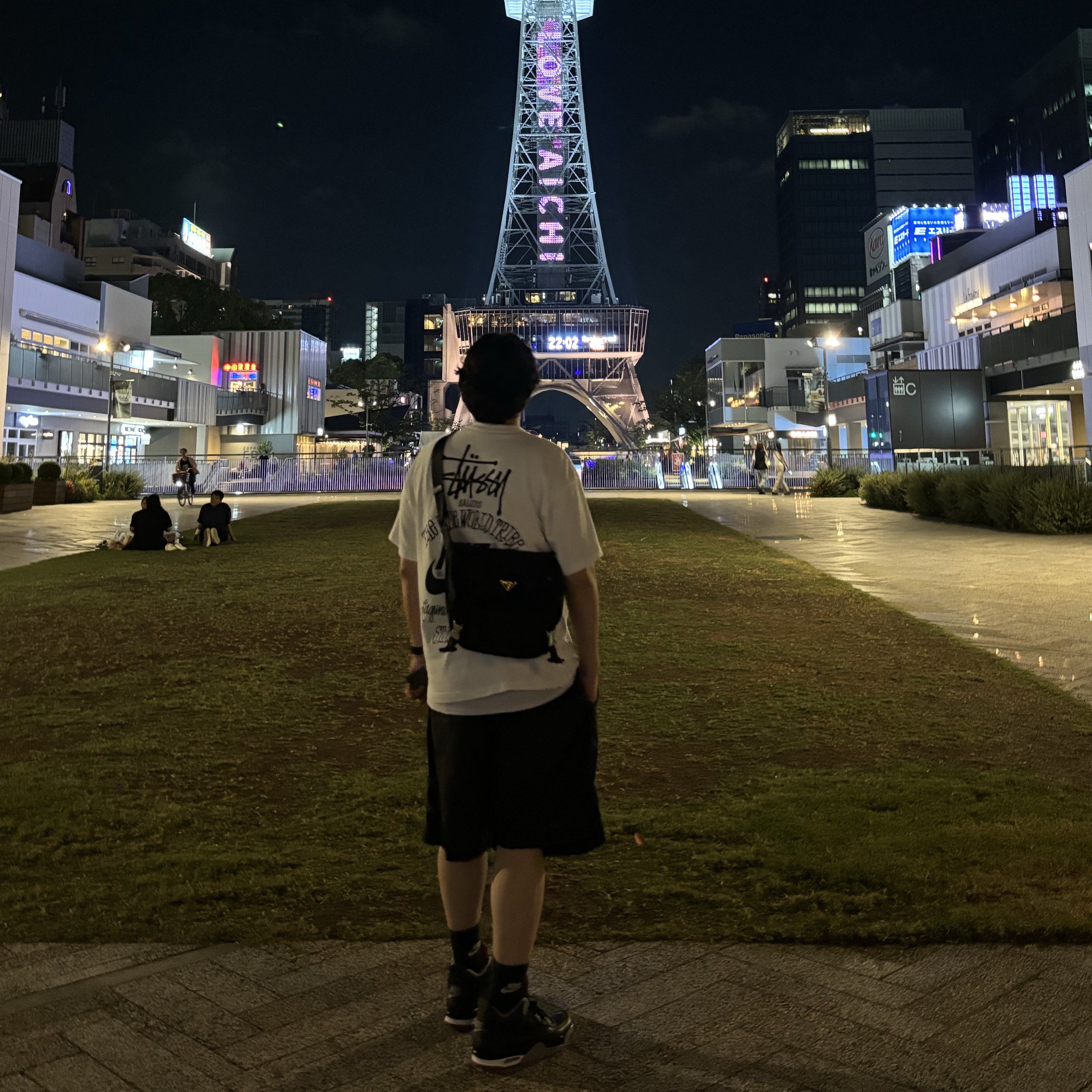 Nike x Stussy T-Shirt White (DV1774-100), Prada Re-Nylon and Saffiano Leather Shoulder Bag Black 착용 스타일