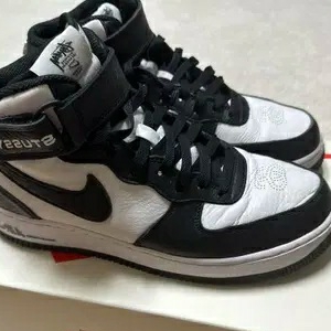 Nike x Stussy Air Force 1 '07 Mid SP Black and Light Bone 착용 스타일