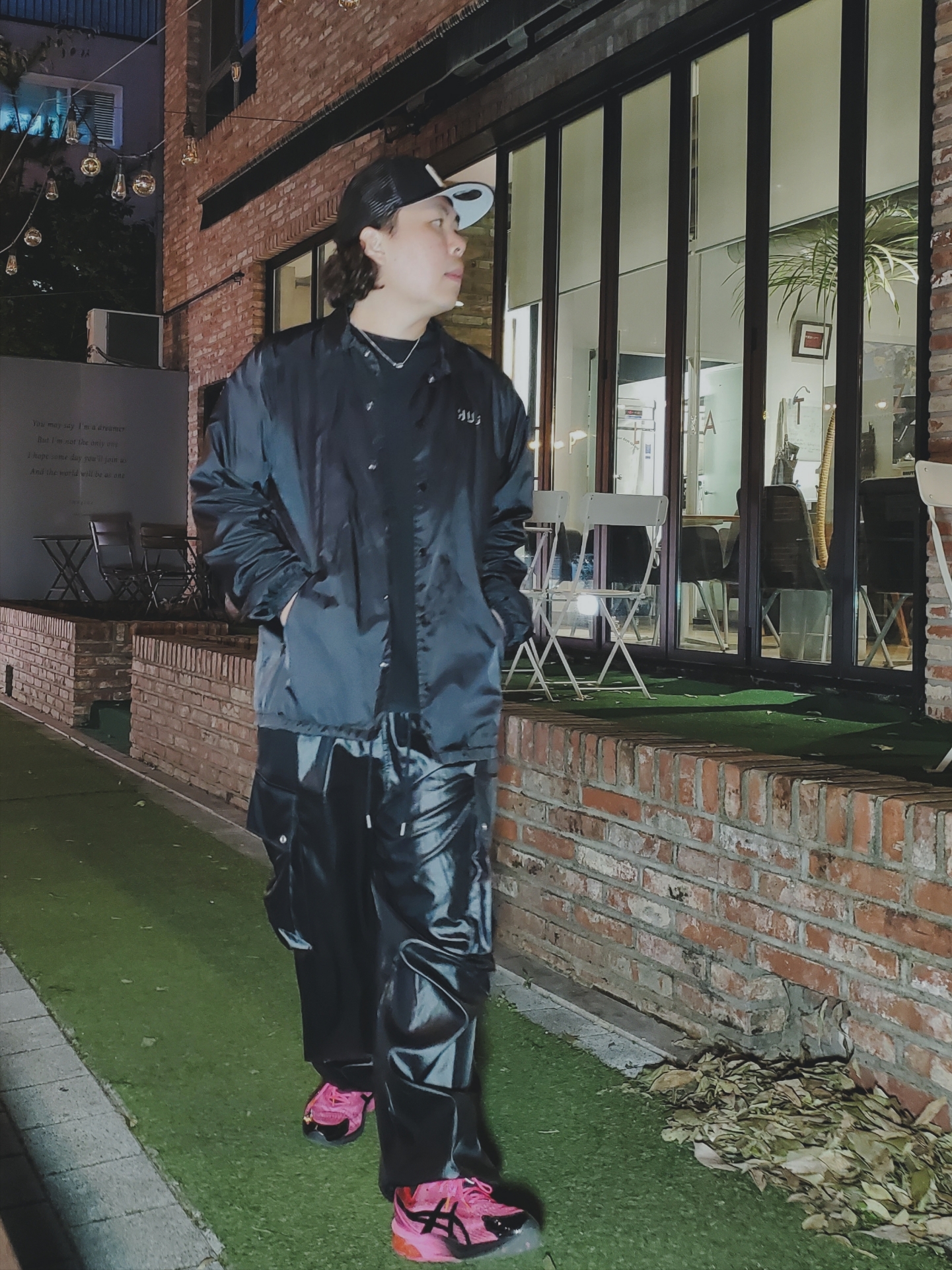 Essentials x New Era E Trucker Cap Black, (W) Asics x P.E Nation Gel-Quantum 180 VII Pink Glo Black 착용 스타일