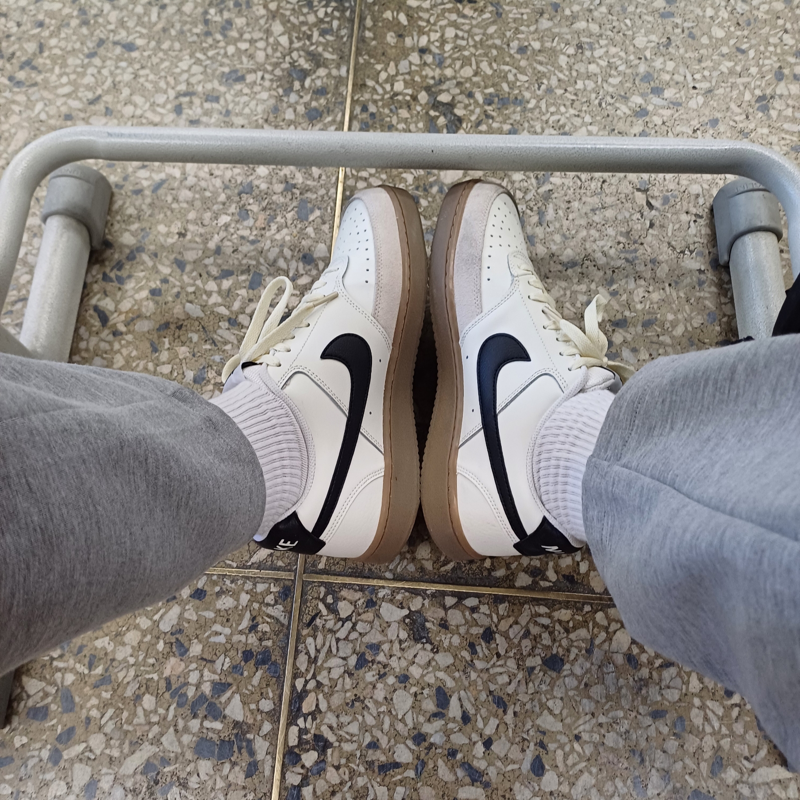 Nike Court Vision Low Sail Light Orewood Brown 착용 스타일
