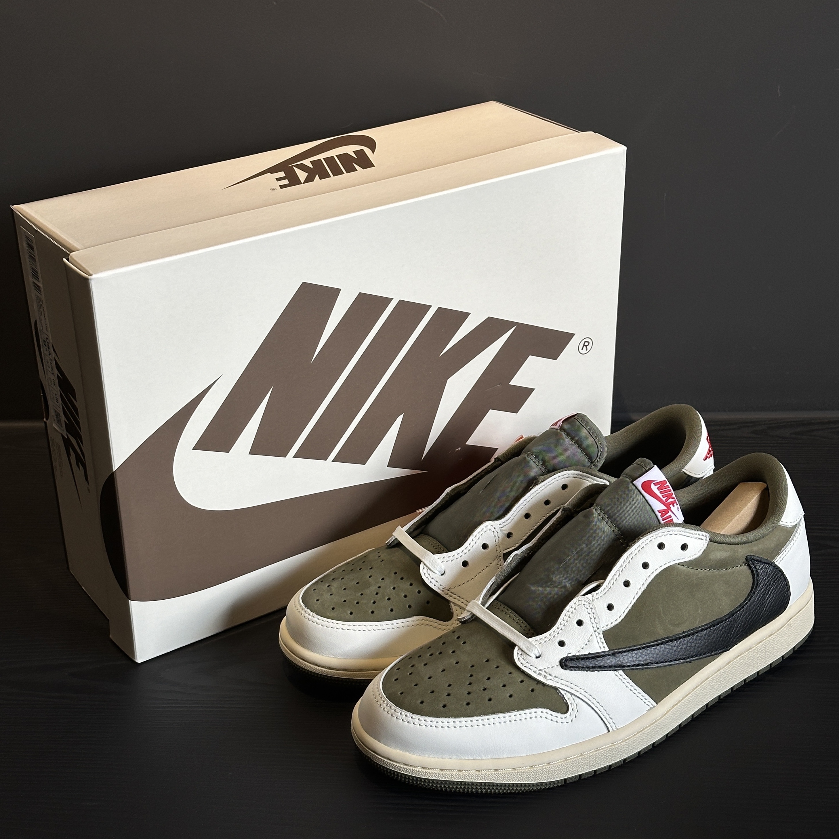 Jordan 1 x Travis Scott Retro Low OG SP Reverse Olive 착용 스타일
