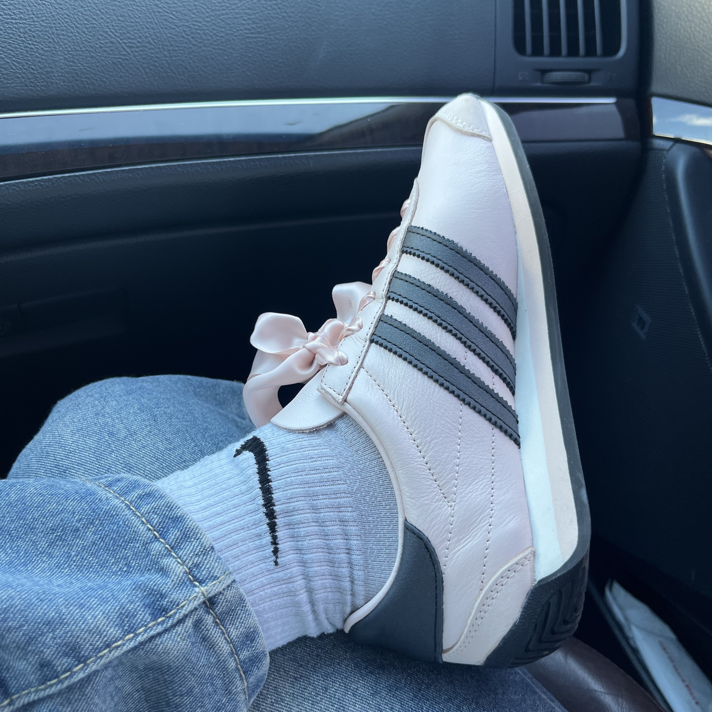 (W) Adidas Country OG Wonder Quartz Core Black 착용 스타일 - 3