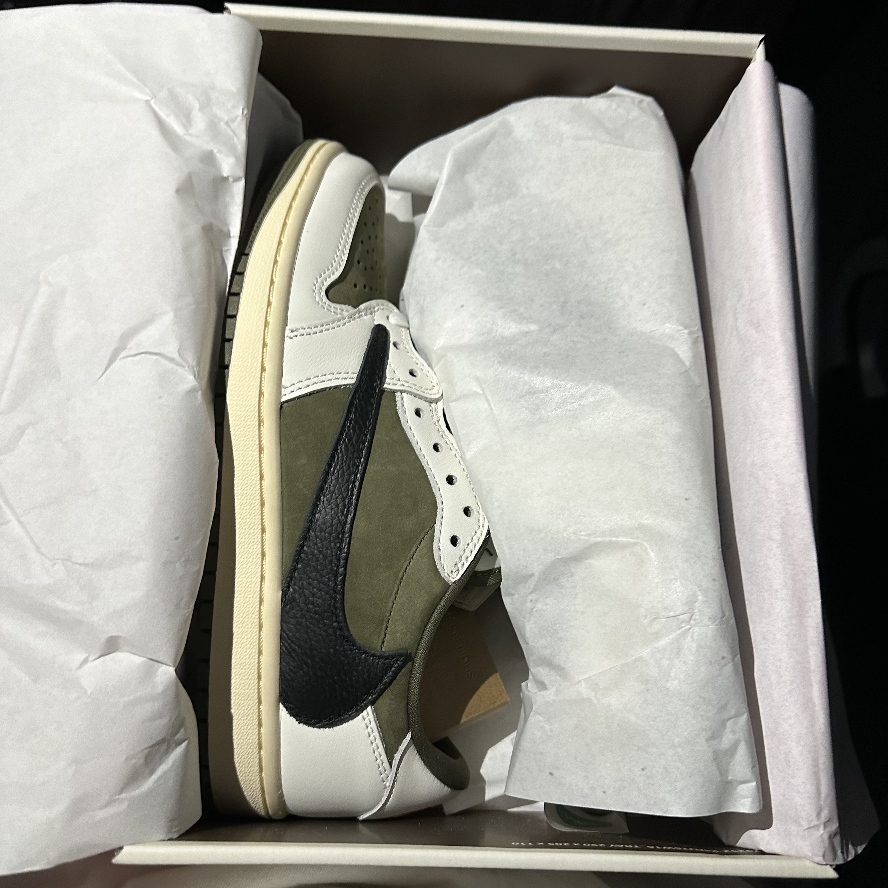 Jordan 1 x Travis Scott Retro Low OG SP Reverse Olive 착용 스타일