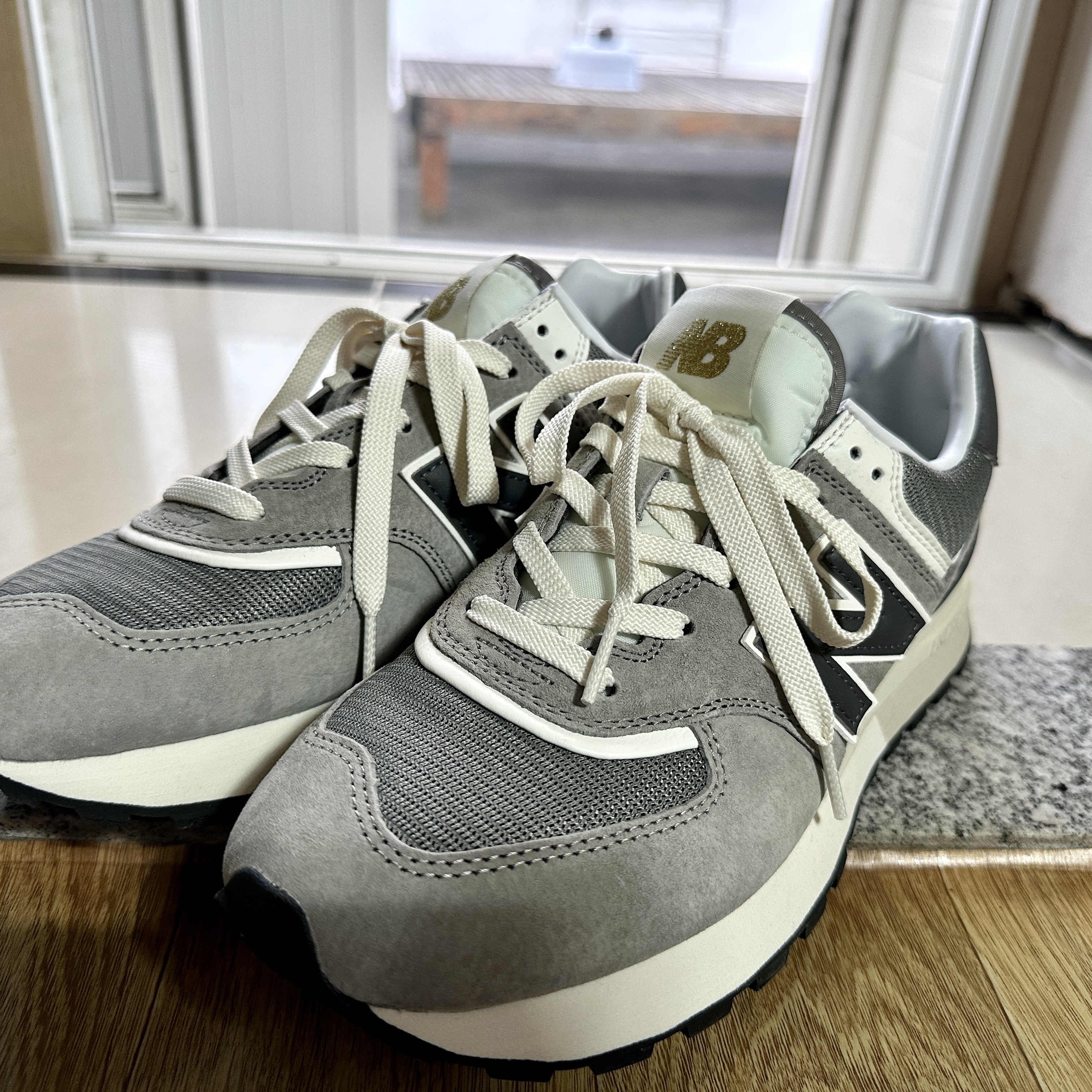 New Balance 574 Legacy Grey 착용 스타일 - 1